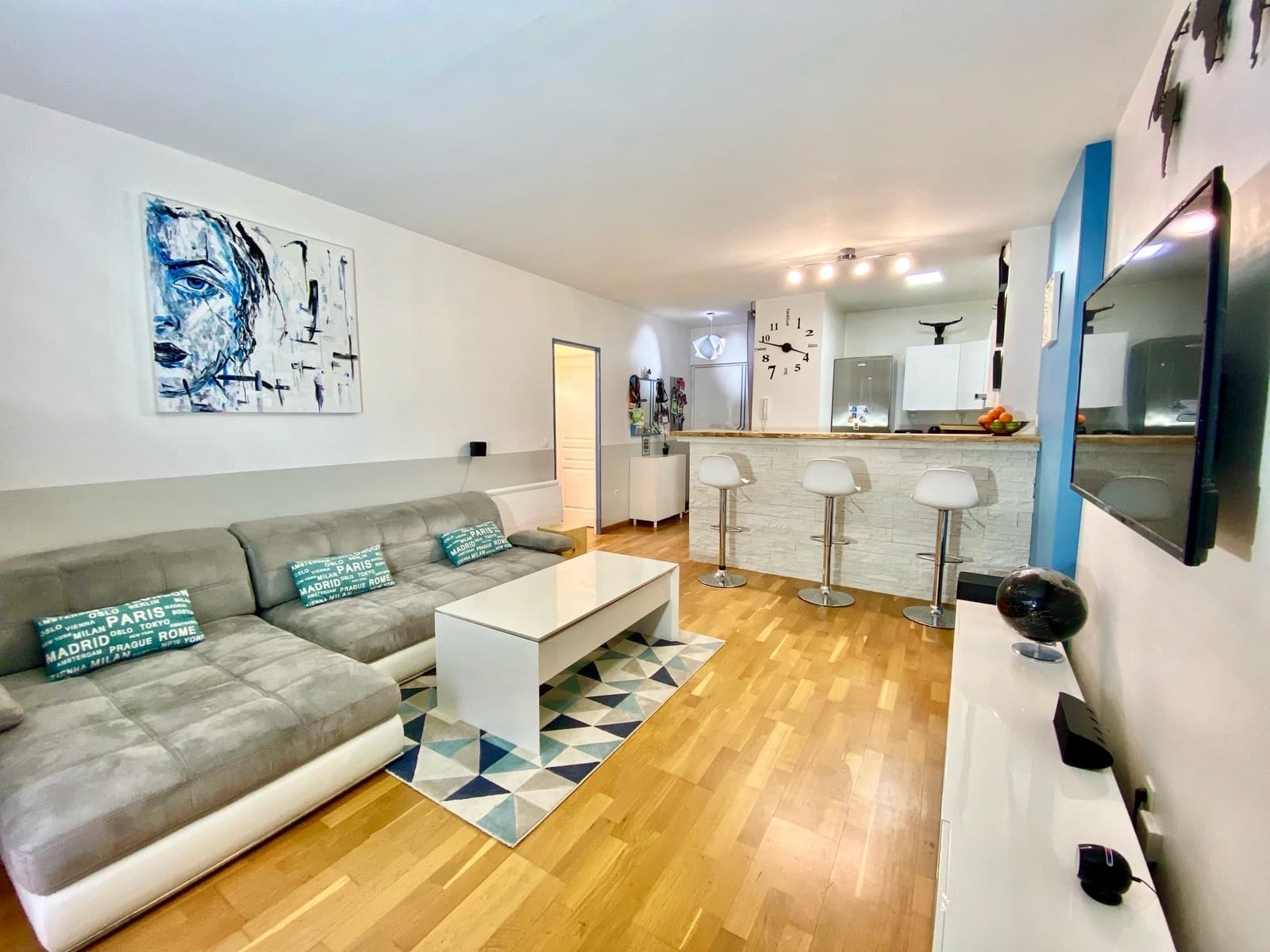Living room in Modern cocoon between Disney and Paris - 1