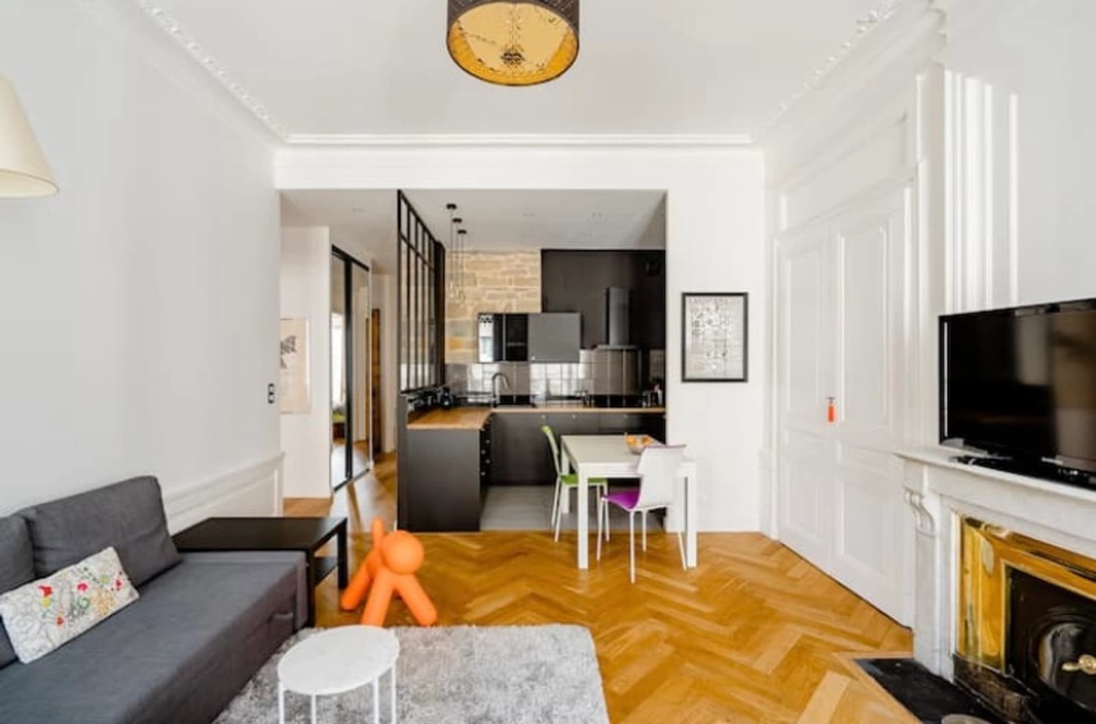 Living room in Hausmann apartment in the heart of the Brotteaux district - 1