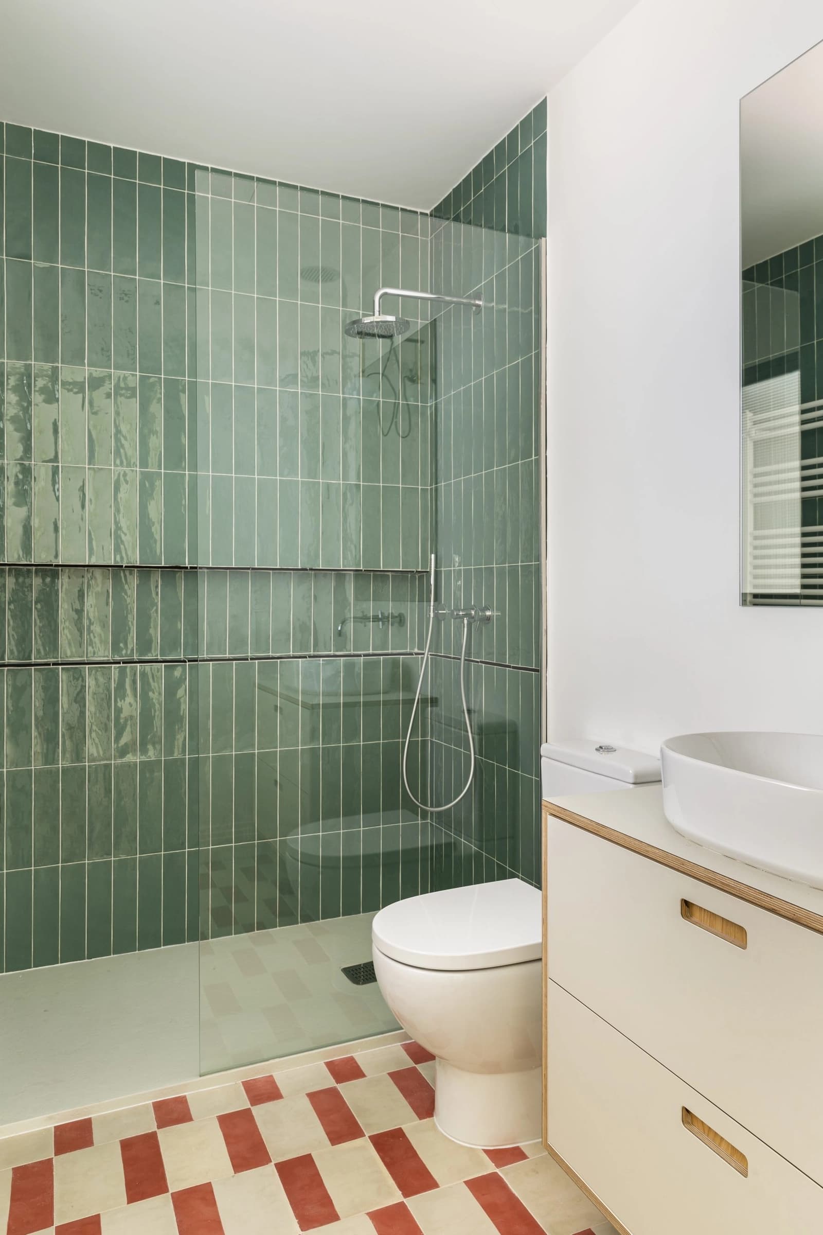Salle de bain dans Appartement lumineux avec ses poutres apparentes - 1