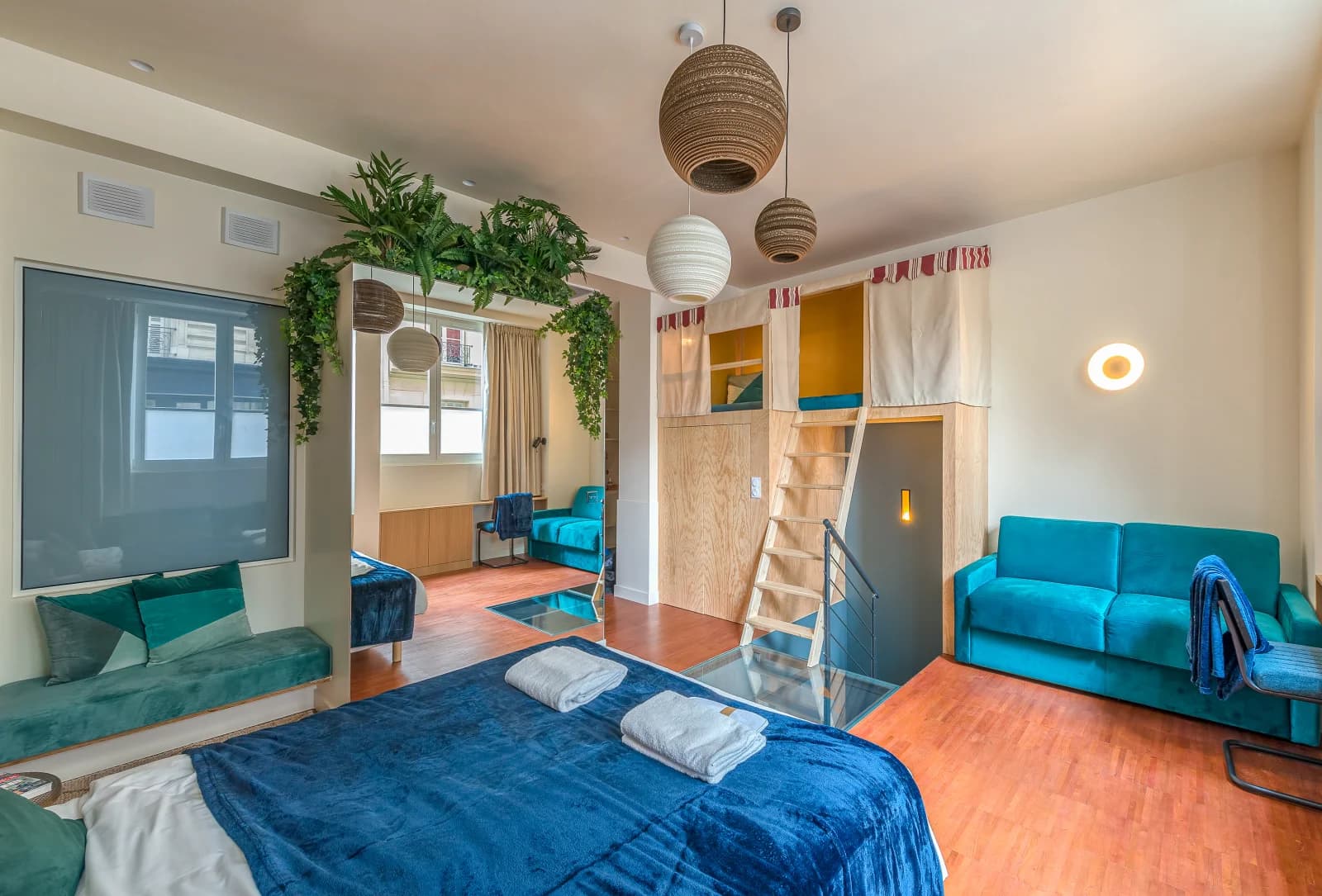 Chambre dans Le Taji: Spa, Balnéo, Cinéma et Cabane insolite à Paris - 0
