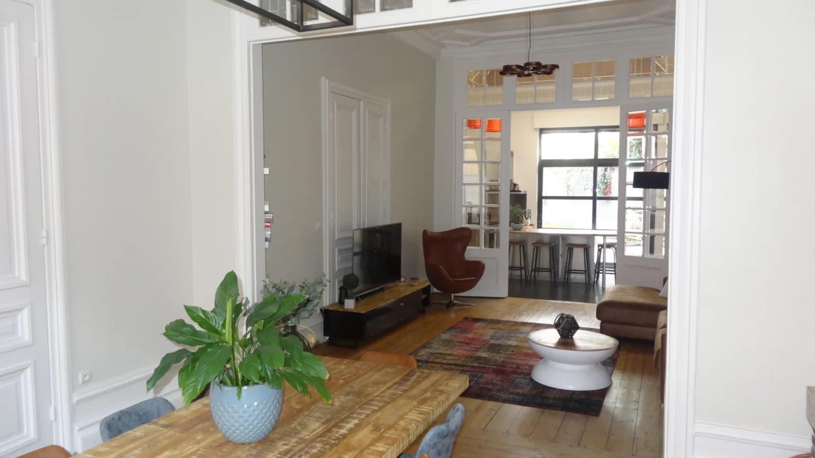 Living room in Large bourgeois house with cachet and modernity - 1