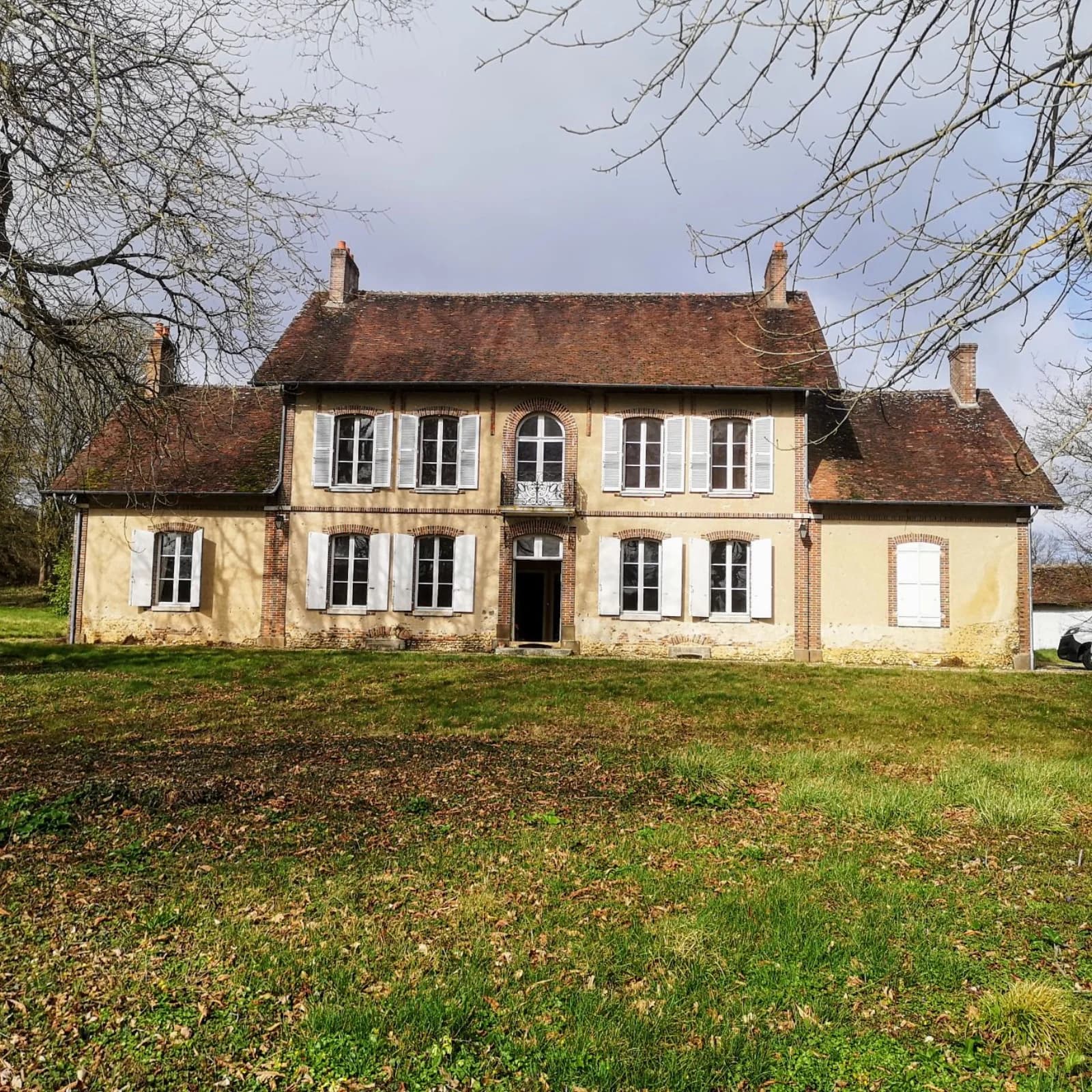 Salle de réunion dans Bourgogne: maison de maître au charme intemporel - 0