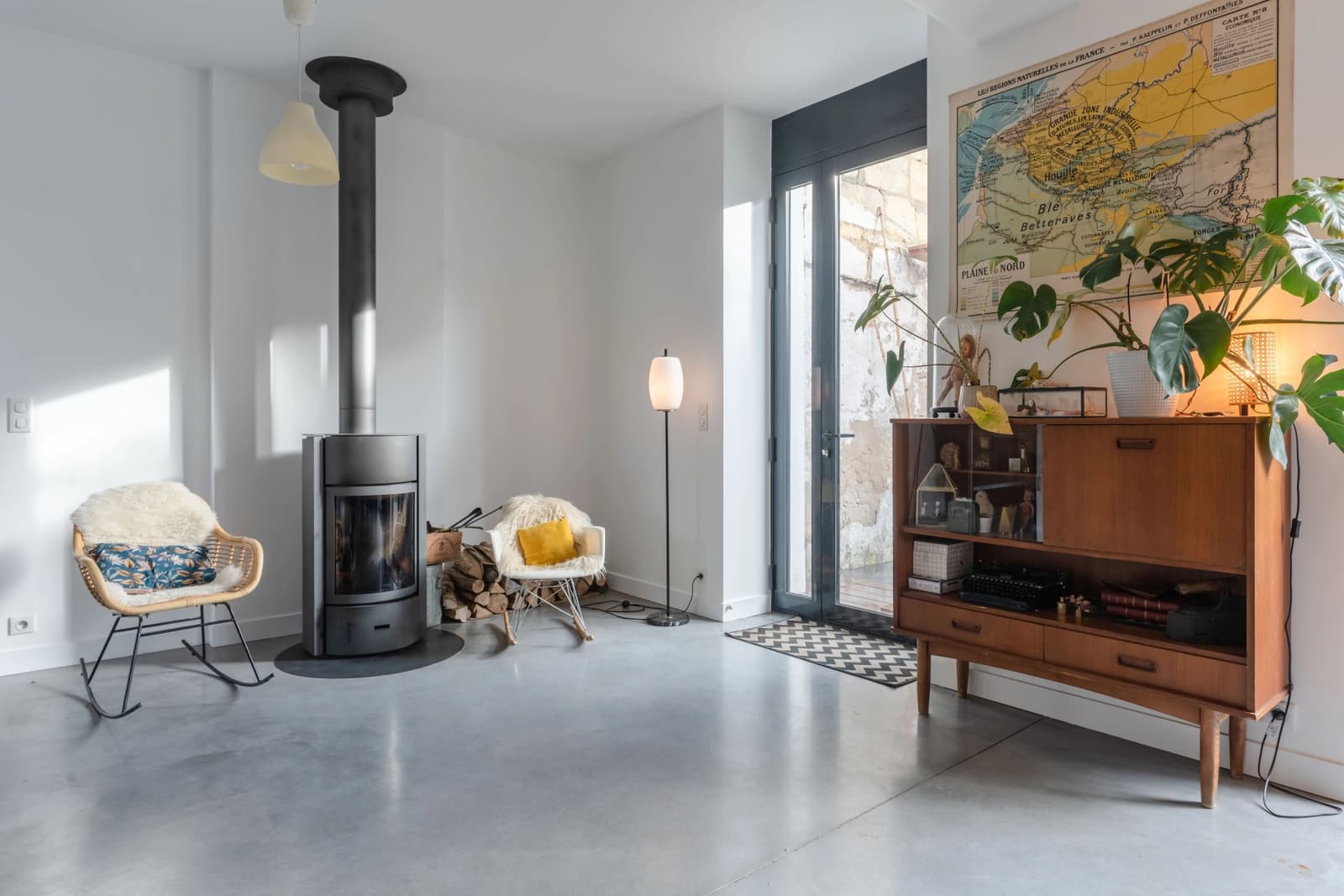 Salon dans Maison d'architecte de plain-pied, moderne et lumineuse - 1