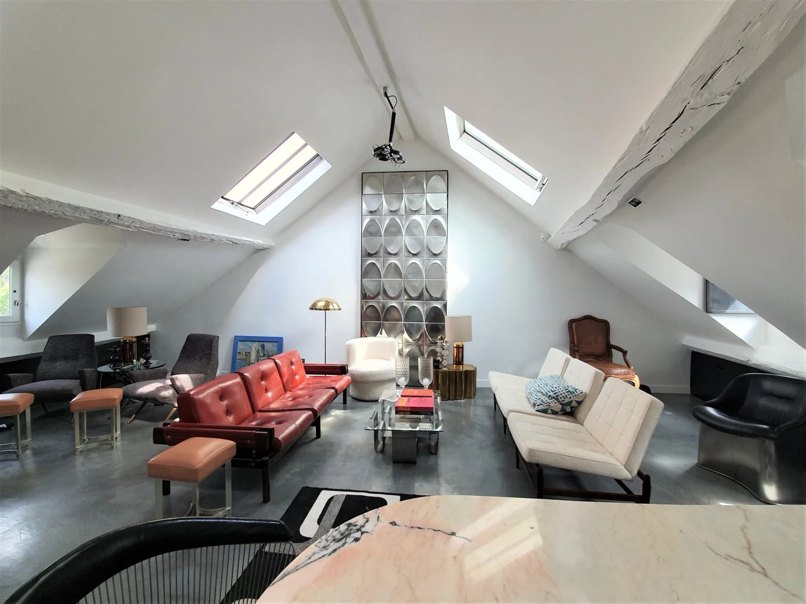 Salle de réunion dans Un nid douillet et paisible sous les toits parisiens - 1