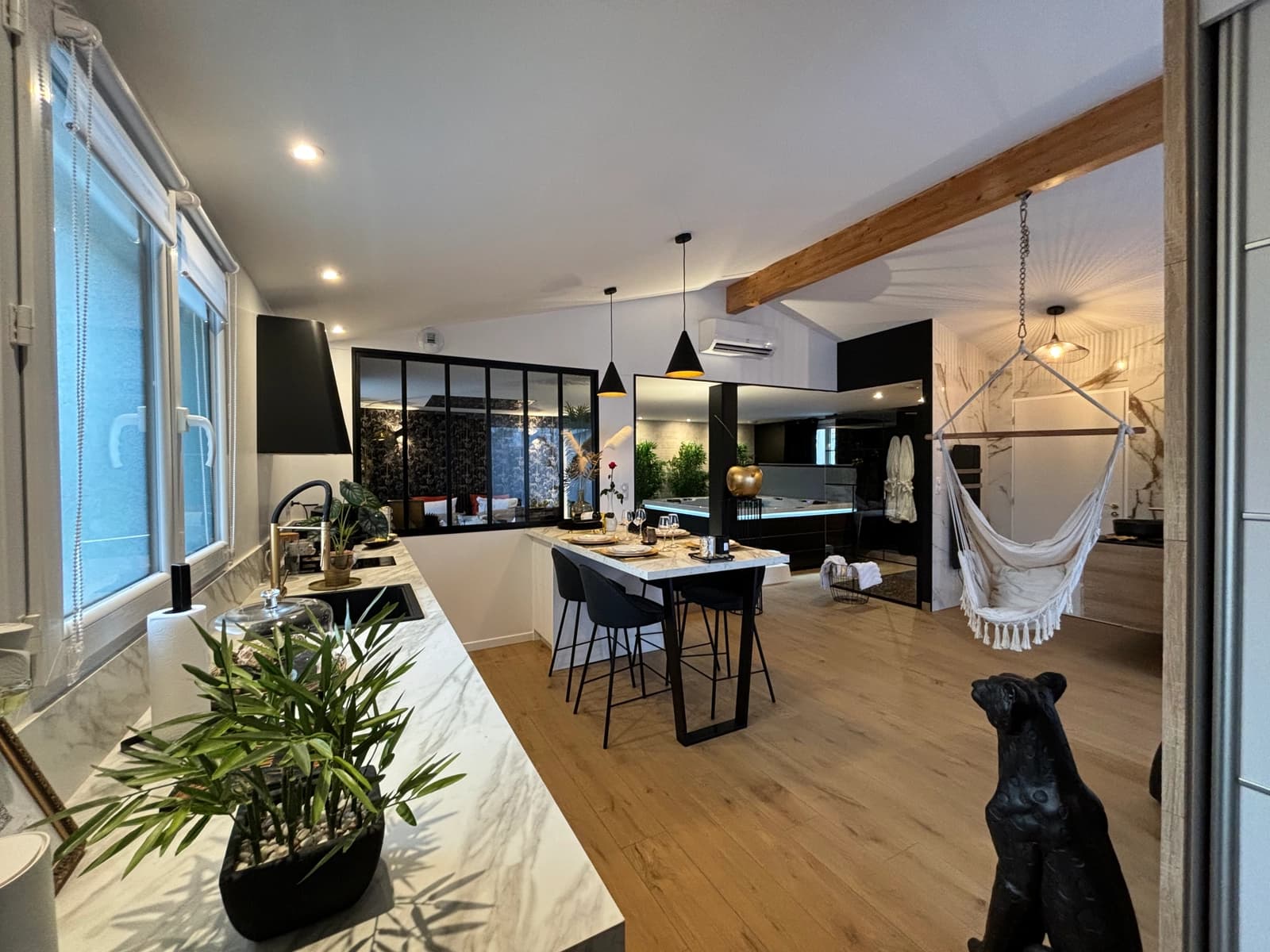 Space Atypique Chic: Luxury Loft, Spa & Lights - 3