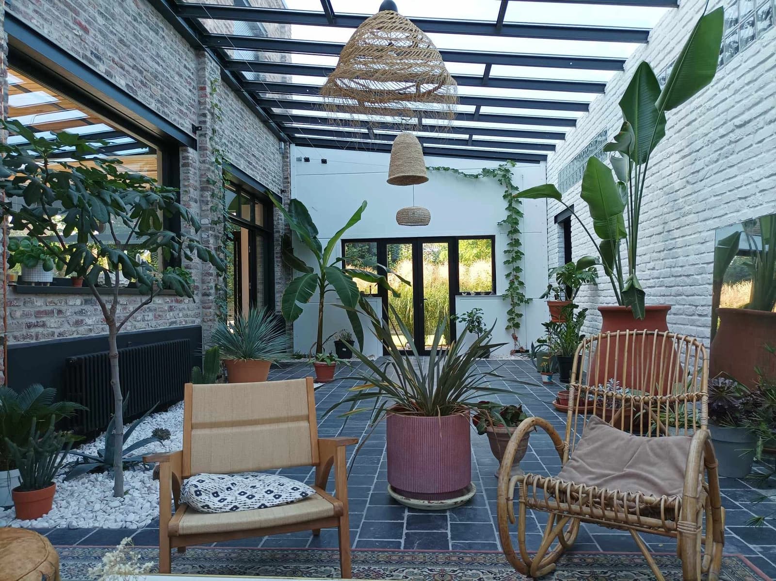 Meeting room in Quiet, bright house with glass roof - 1