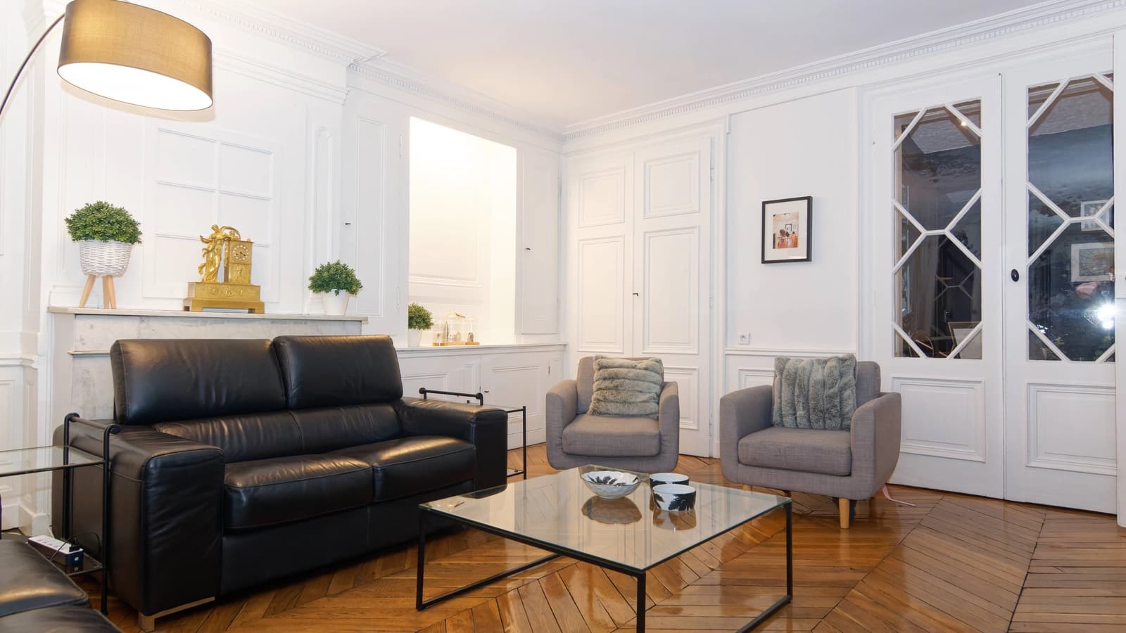Salon dans Le charme Haussmannien au coeur de la ville de Lyon - 1