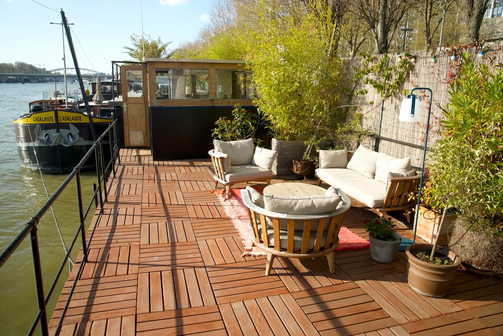 Salle de réunion dans Péniche lumineuse offrant une double terrasse unique - 1