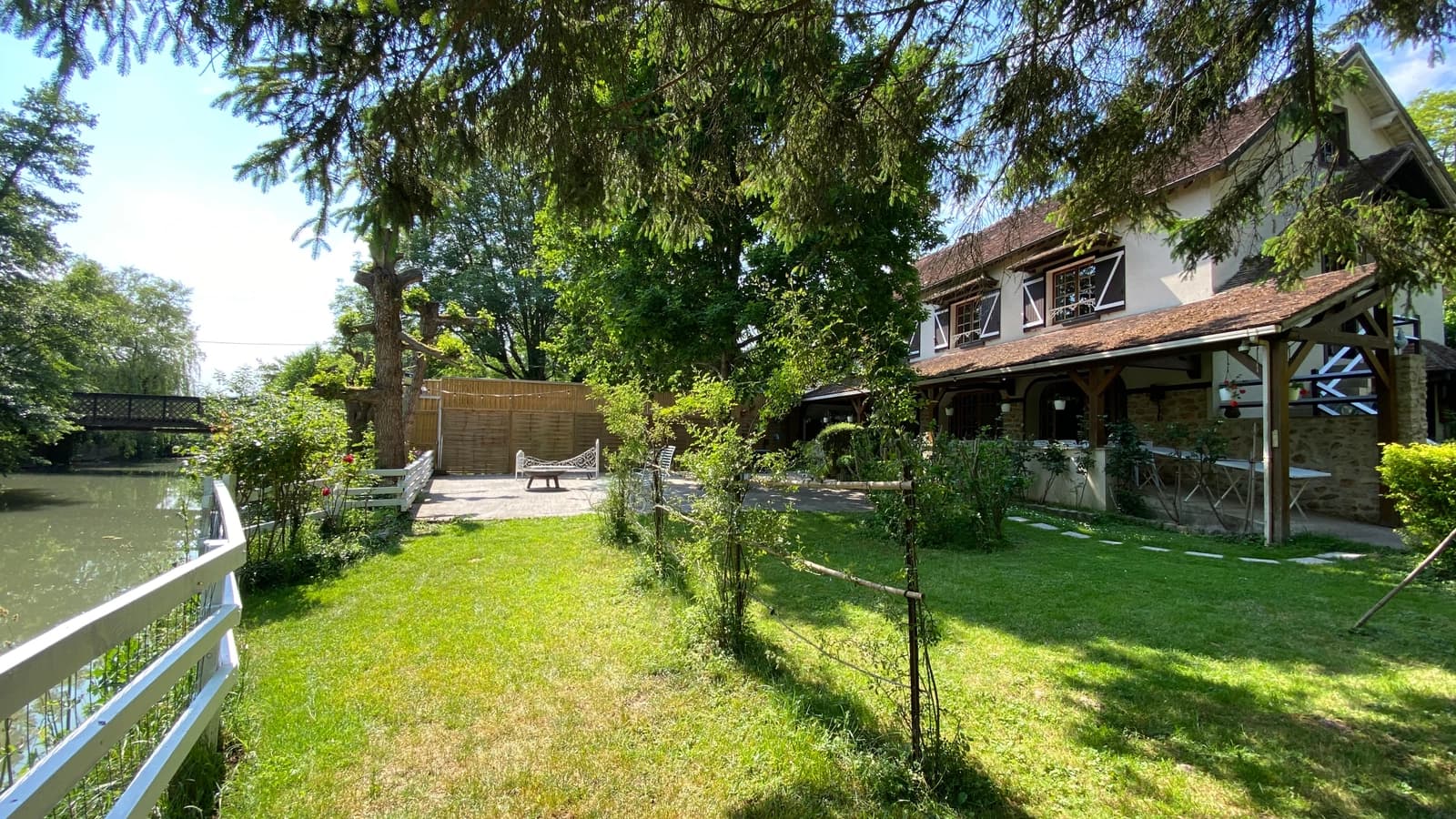Quiet riverside inn