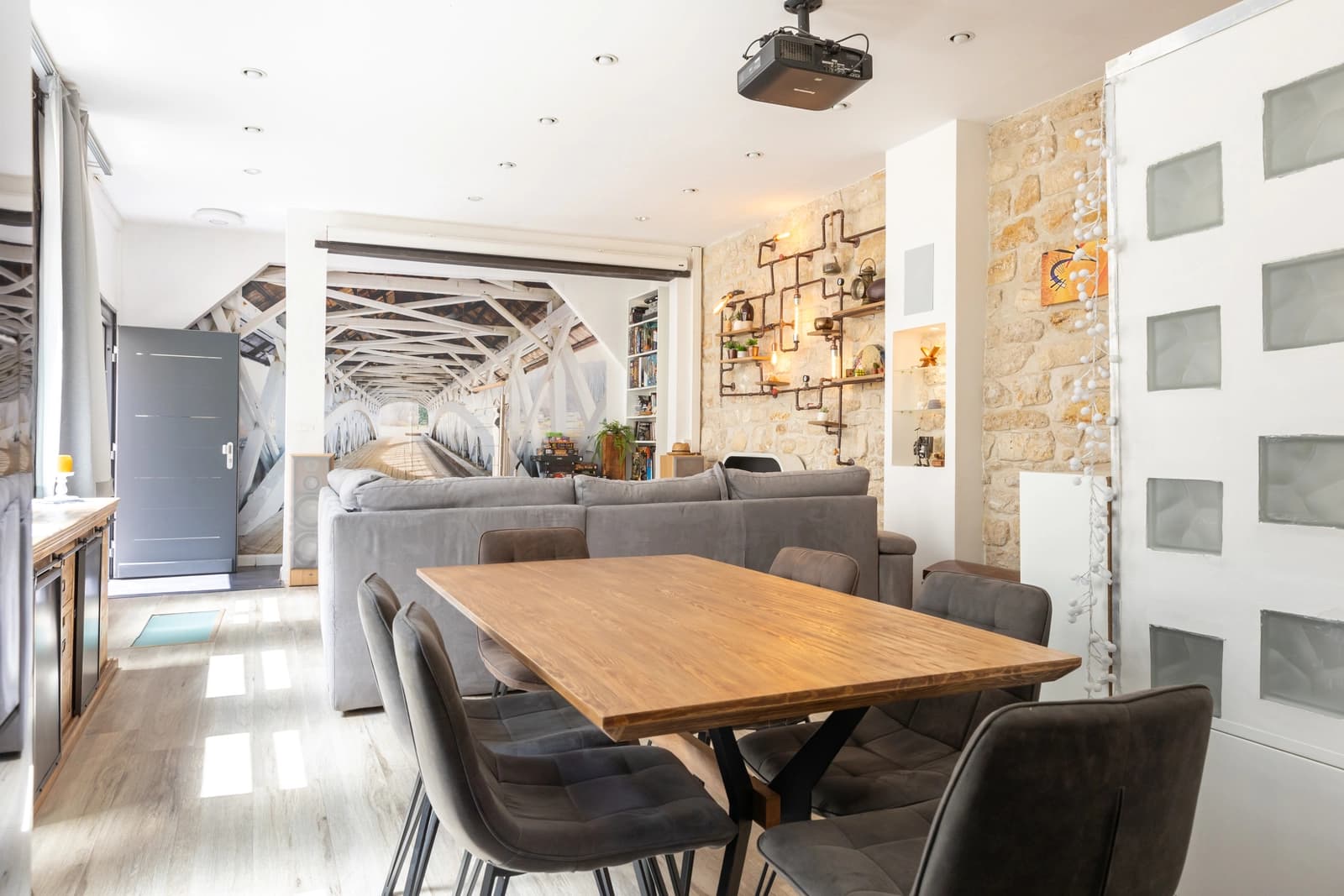 Meeting room in Industrial-style loft in a quiet location - 1