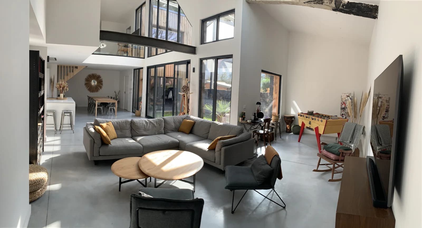 Living room in Quiet, bright loft with table soccer - 0