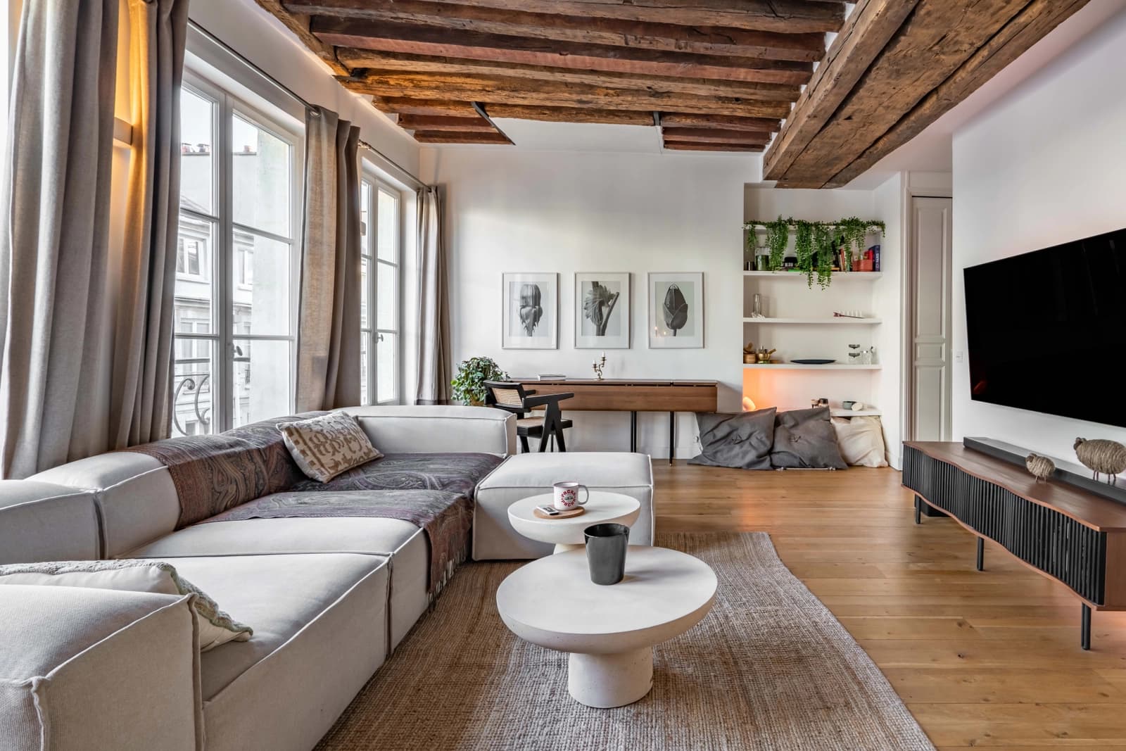 Living room in Charming apartment in the city center - 0