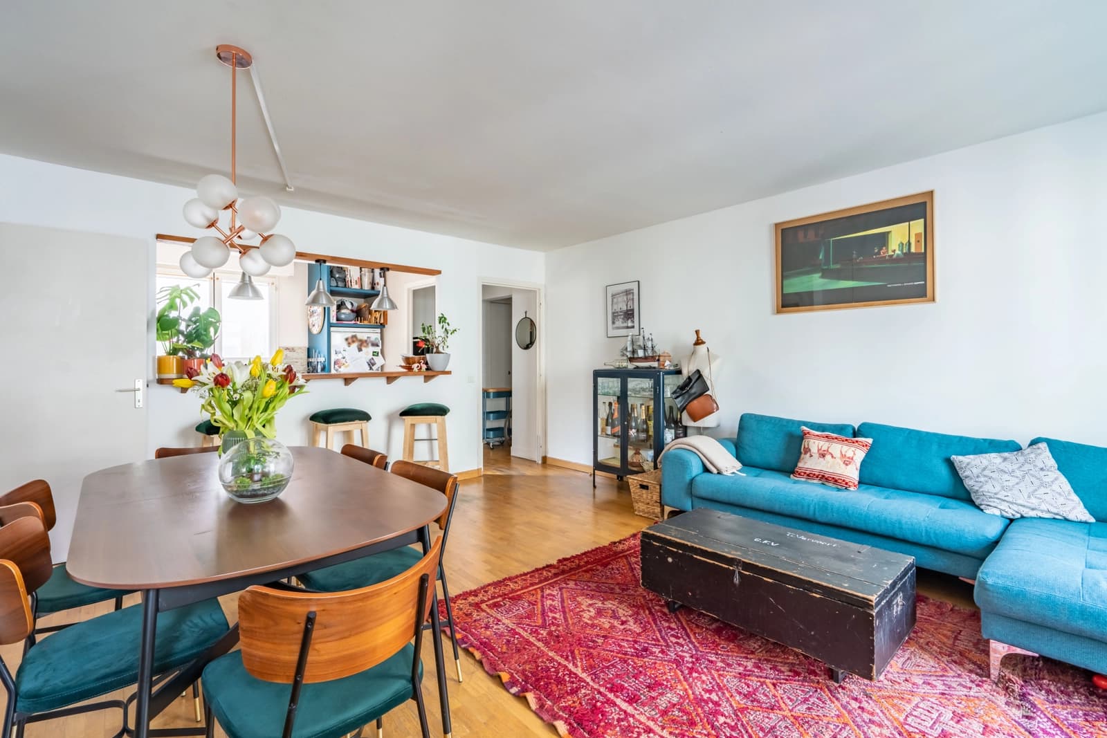 Living room in Colorful & spacious apartment - 0
