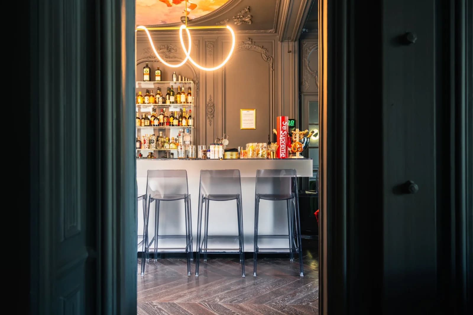 Space Parisian Speakeasy bar hidden in the Place de la Bastille - 4