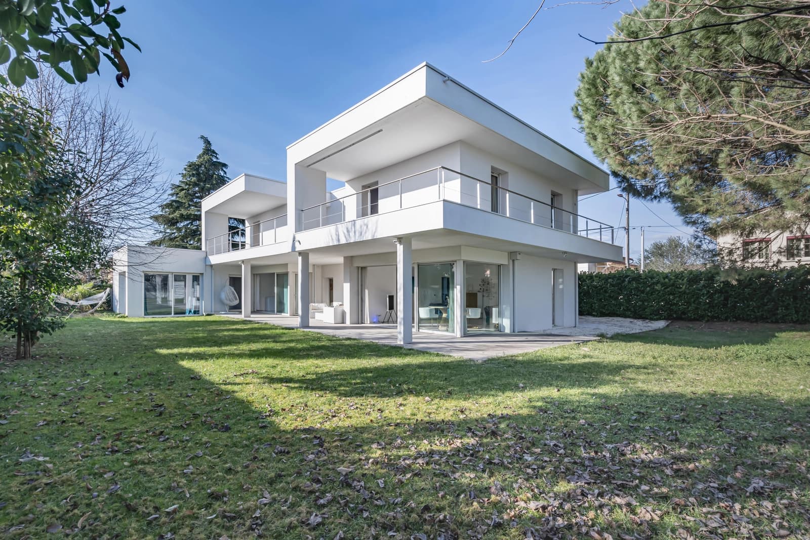 Salle de réunion dans Villa Archange: un lieu de prestige et de sérénité - 1