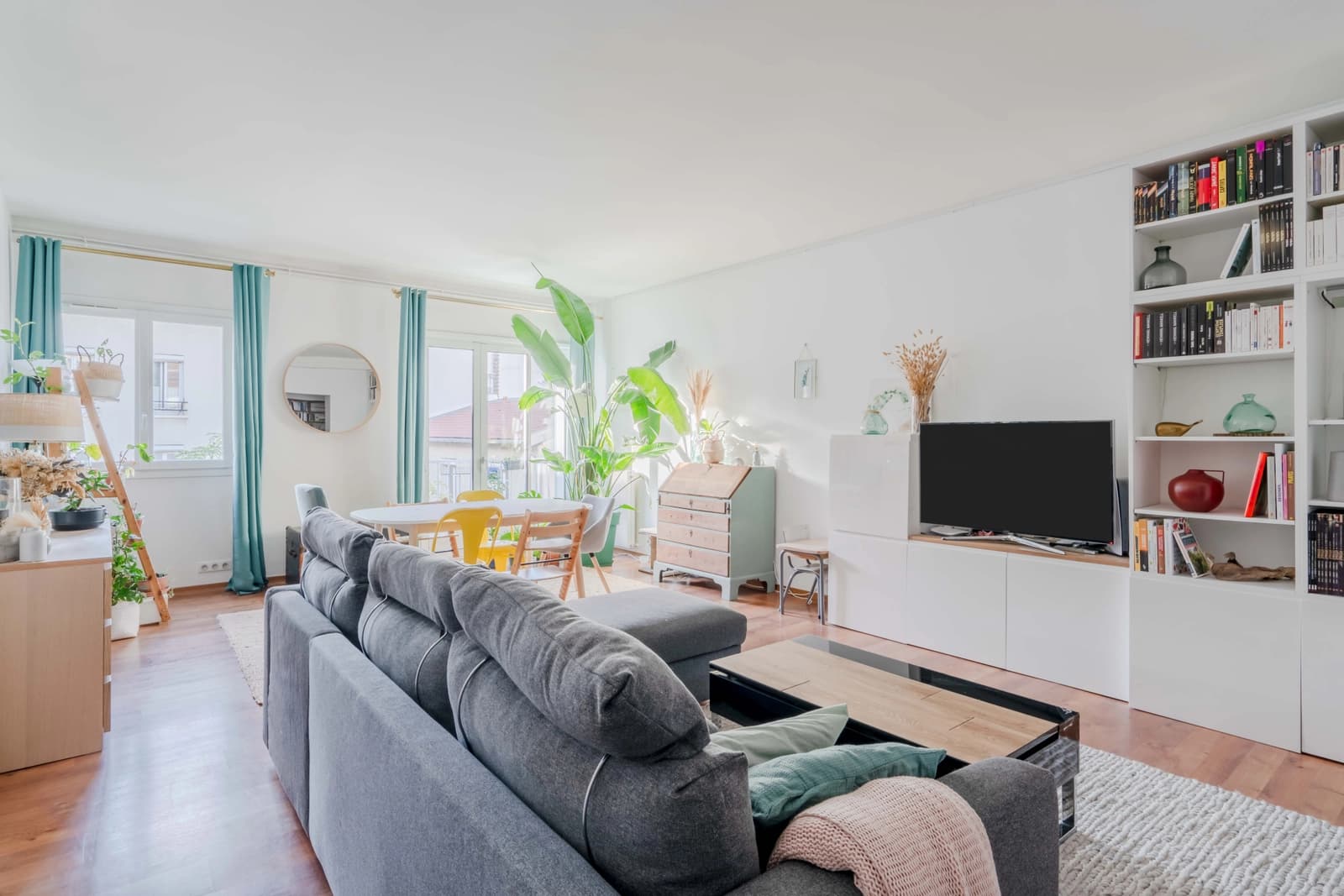 Space Spacious apartment with large roof terrace - 0