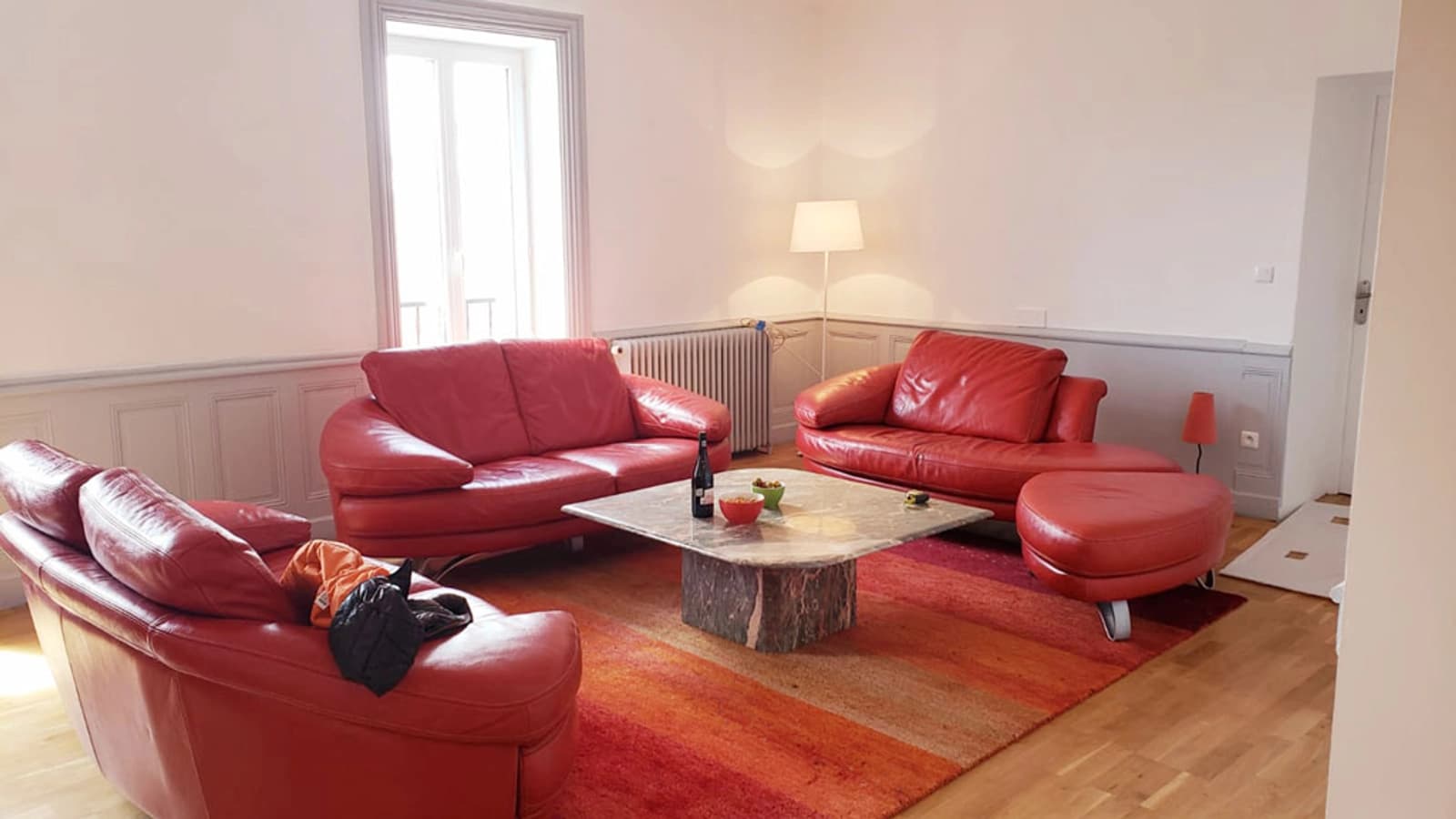 Large gite with Jacuzzi 1h from Lyon