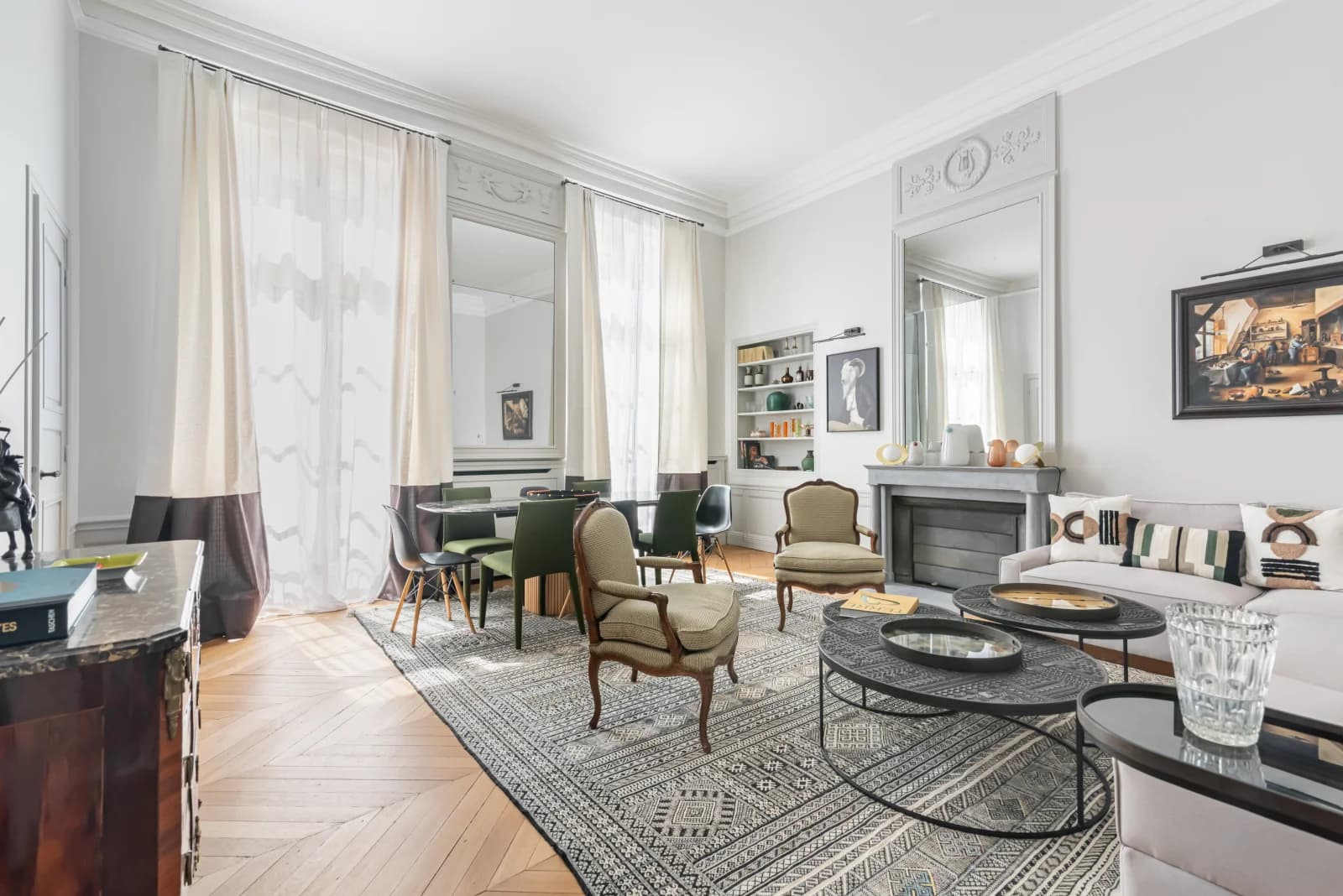 Space Apartment in a private mansion | Bon Marché - 3