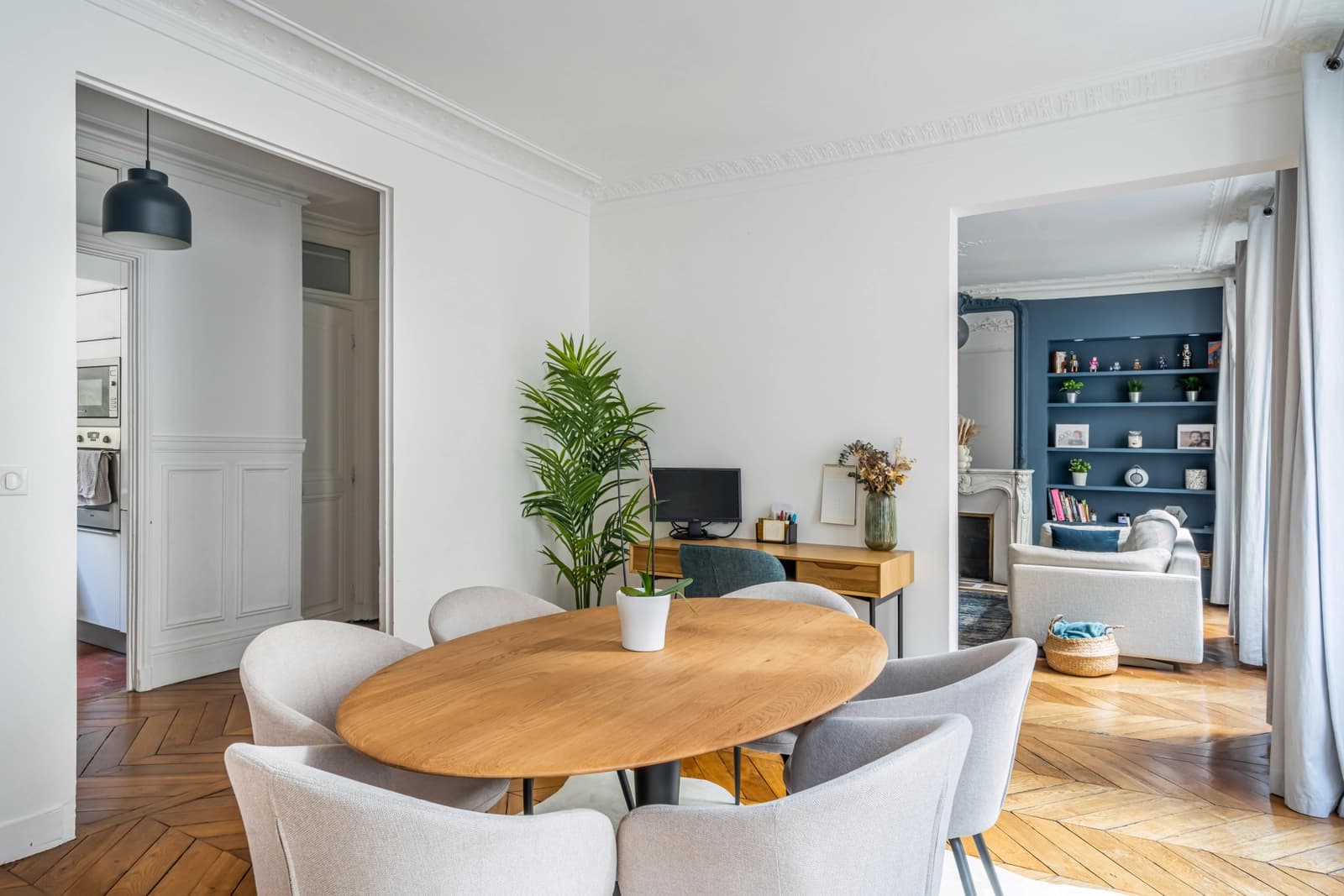 Salle de réunion dans Appartement haussmannien clair, un cocon parisien cosy - 0