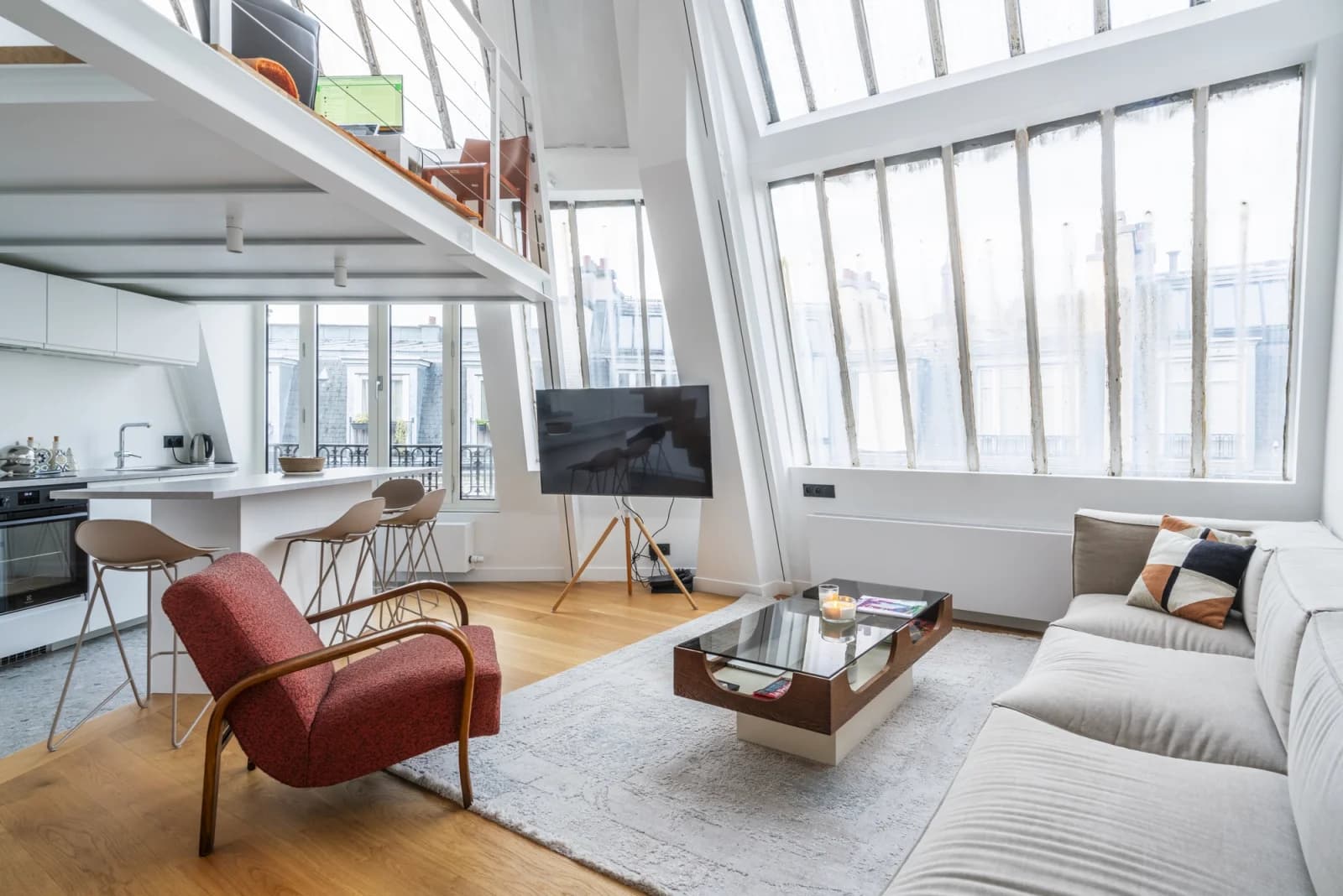 Space Artist's studio with view of the Eiffel Tower - 0
