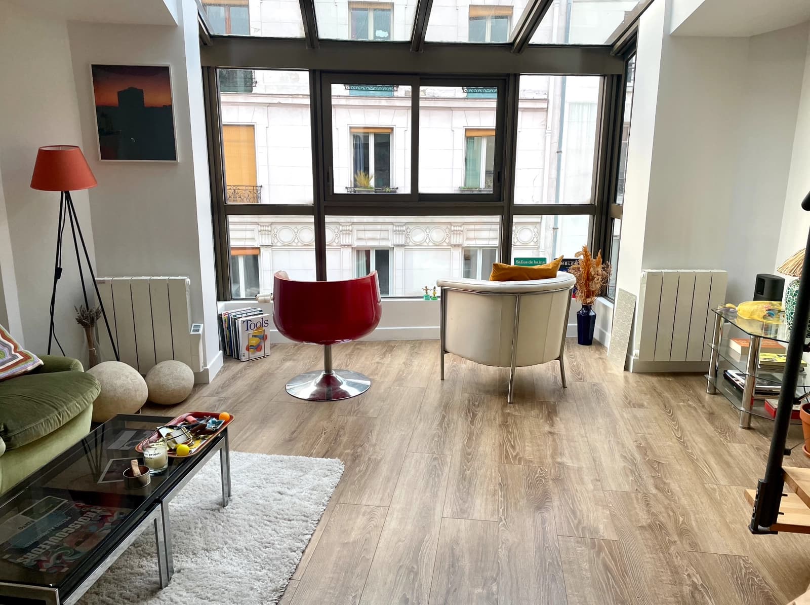 Salon dans Duplex baigné de lumière avec verrière et terrasse - 1