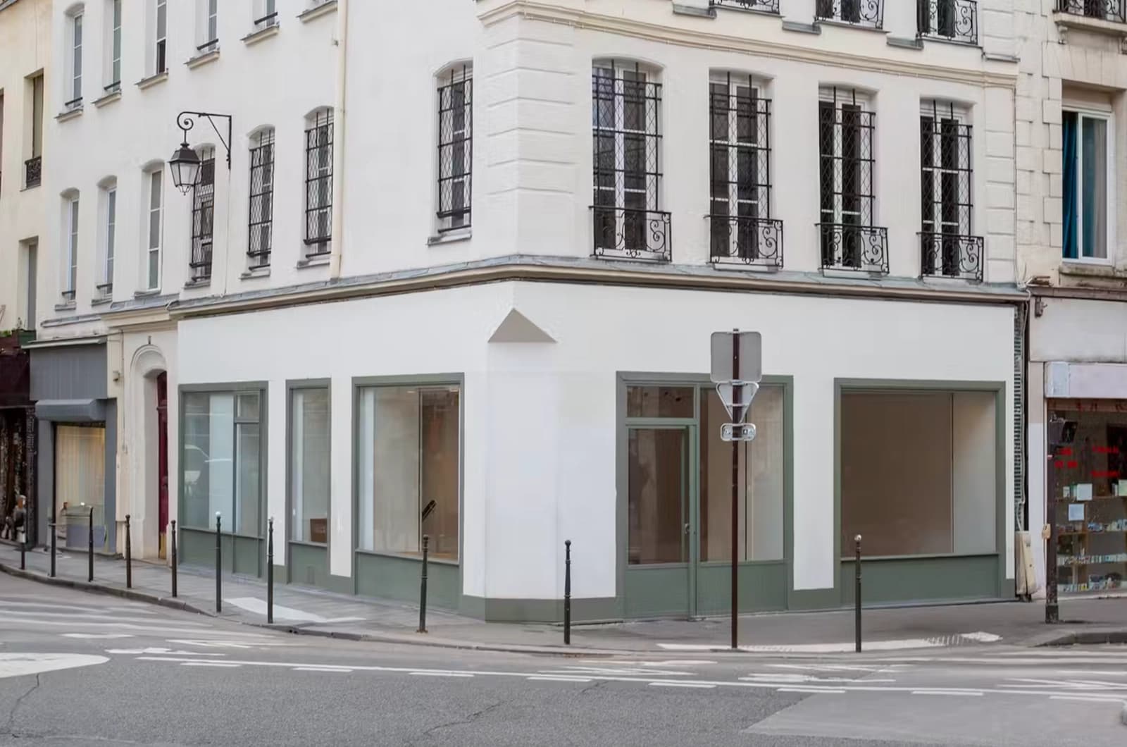 Space Central corner premises ideal for Showroom Expo Réunion - 4