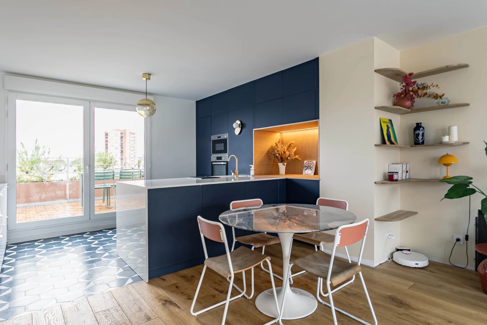 Meeting room in Sublime, bright and colorful apartment - 1