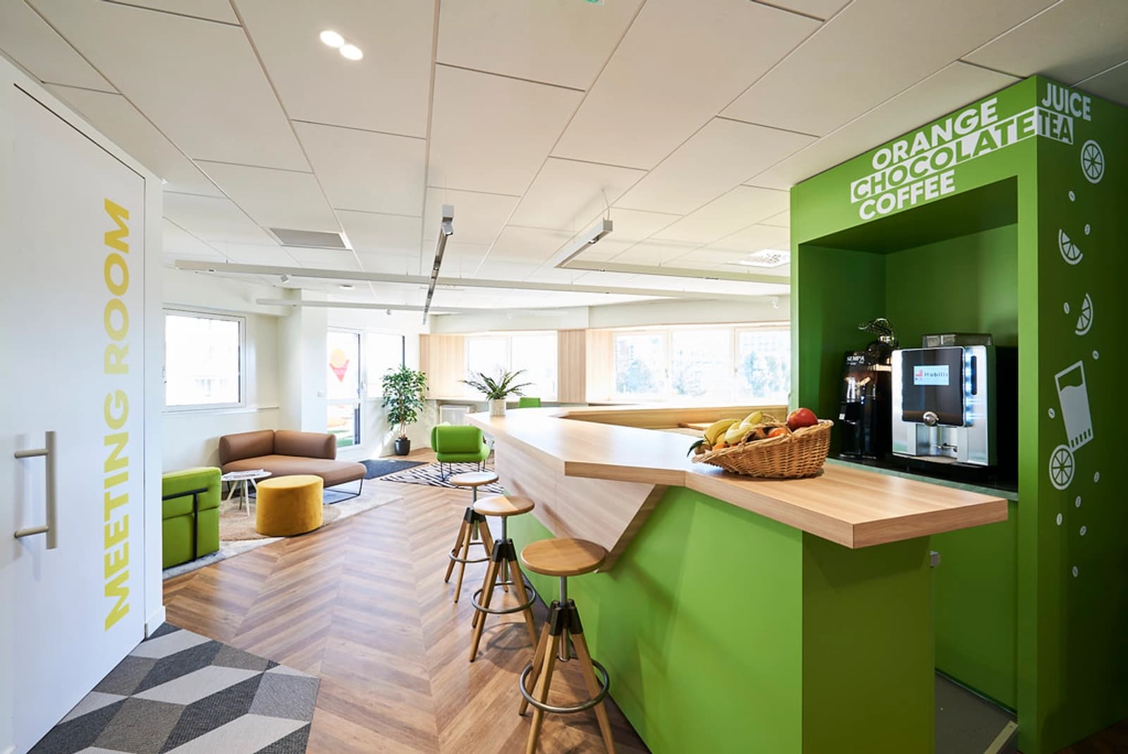 Kitchen in Incredible offices with lots of space! - 1