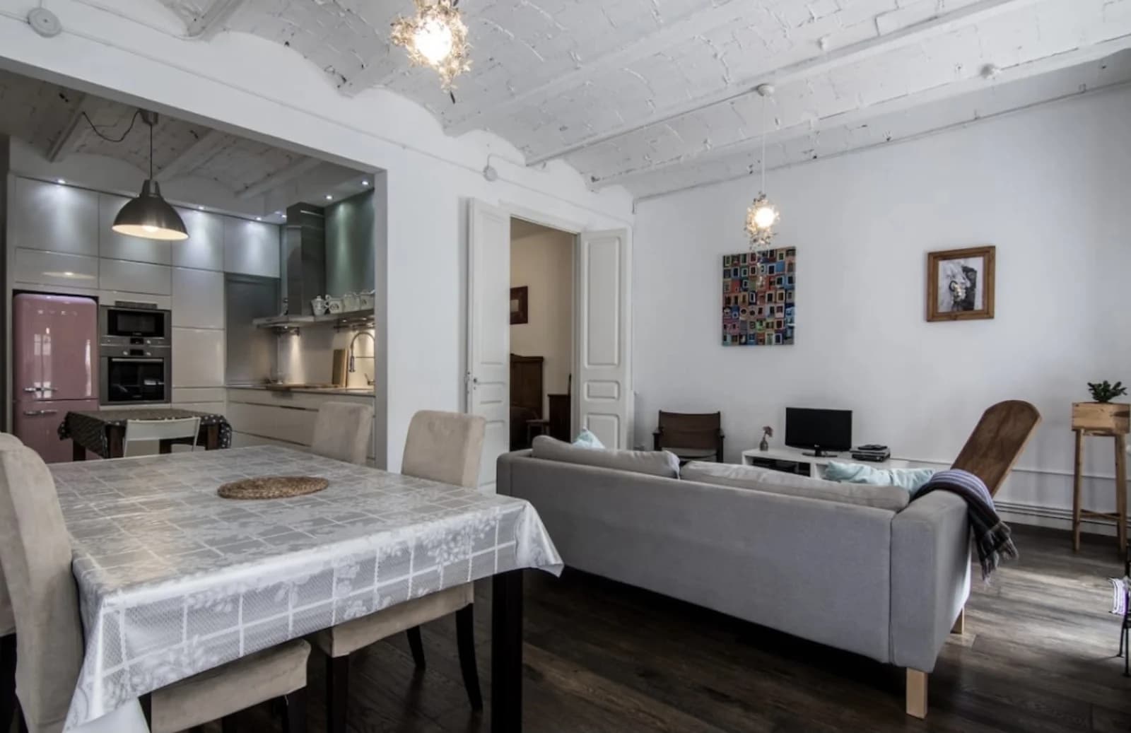 Space Spacious apartment with terrace in Barcelona - 2