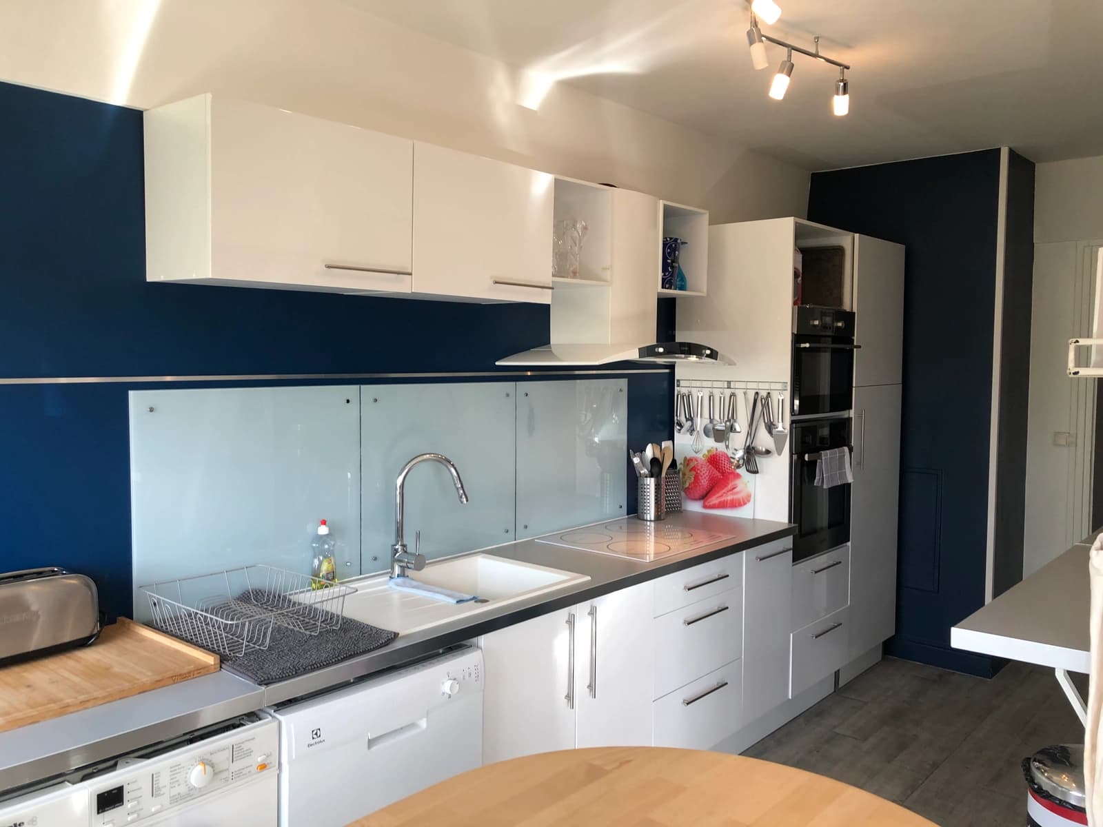 Kitchen in Center,Large spaces,quiet & bright +ParkFree - 1