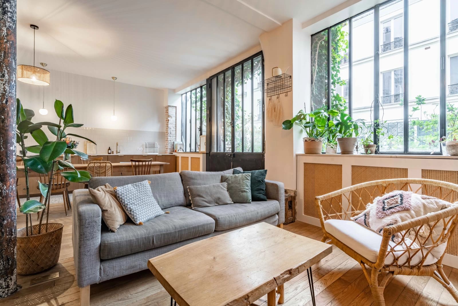 Salon dans Paris 11e: ancien atelier au charme préservé - 1