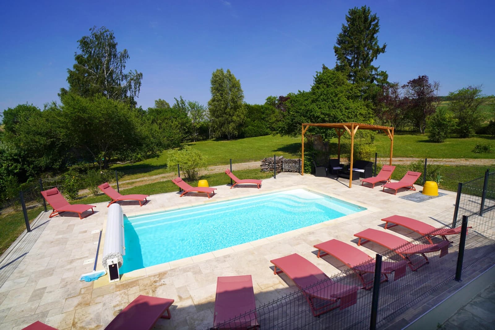 Space Swimming pool, Padel, Petanque among the Daisies - 1