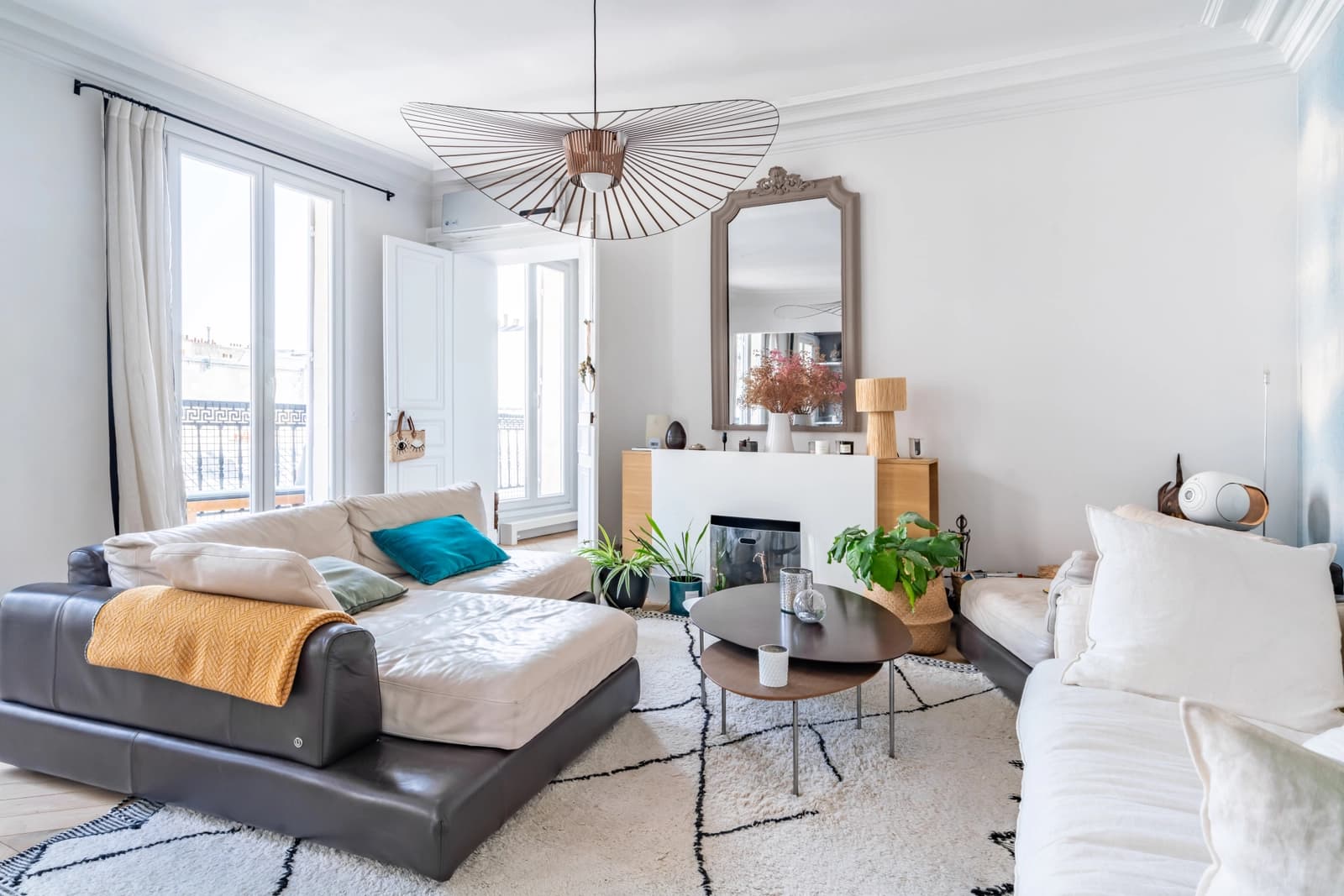 Space Haussmanian apartment with balcony - 1