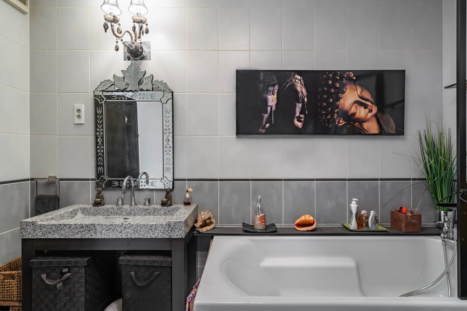 Salle de bain dans Porte des Lilas: loft atypique au charme unique - 1