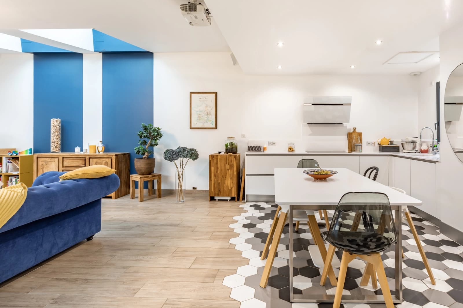 Meeting room in Quiet, modern house with garden - 0