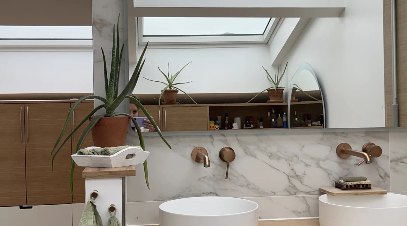Bel espace lumineux Velux ciel 