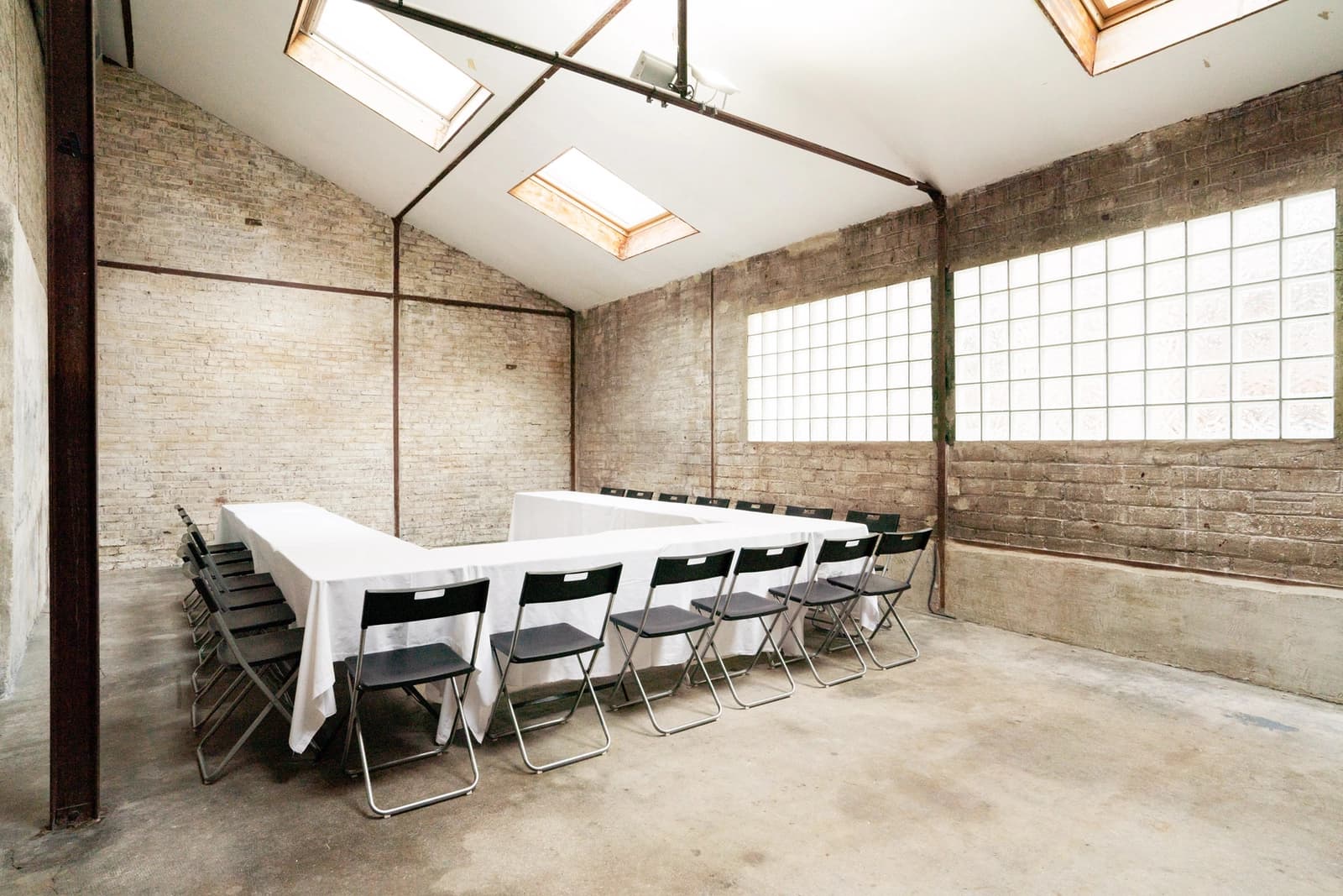 Salle de réunion dans Lieu au cachet industriel brut et authentique - 1