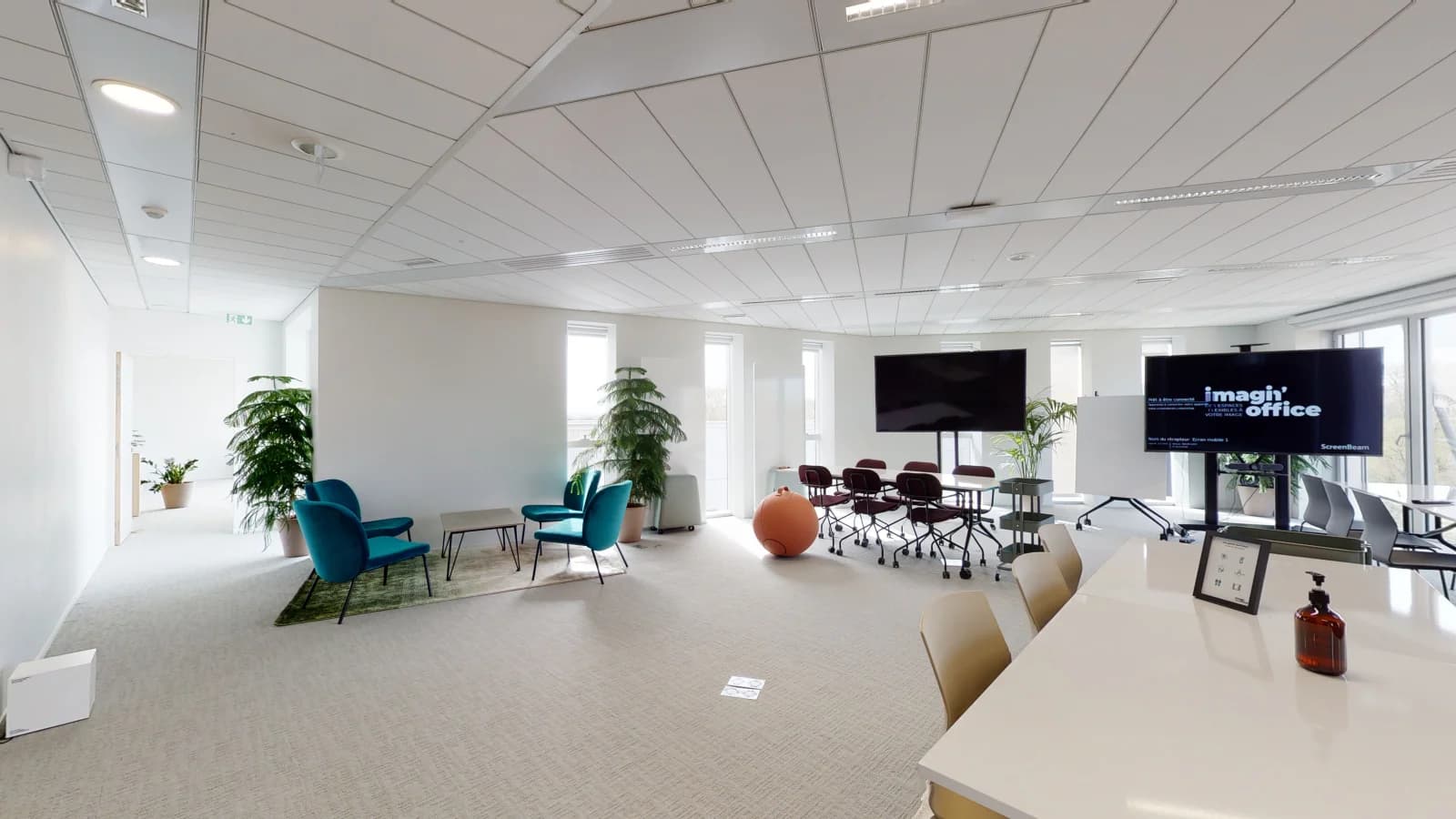Salle de réunion dans Espace élégant et équipé pour vos présentations - 1