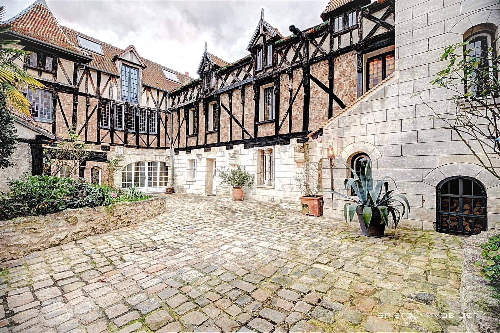 Salle de réunion dans Location d'un manoir au charme atypique et unique - 1