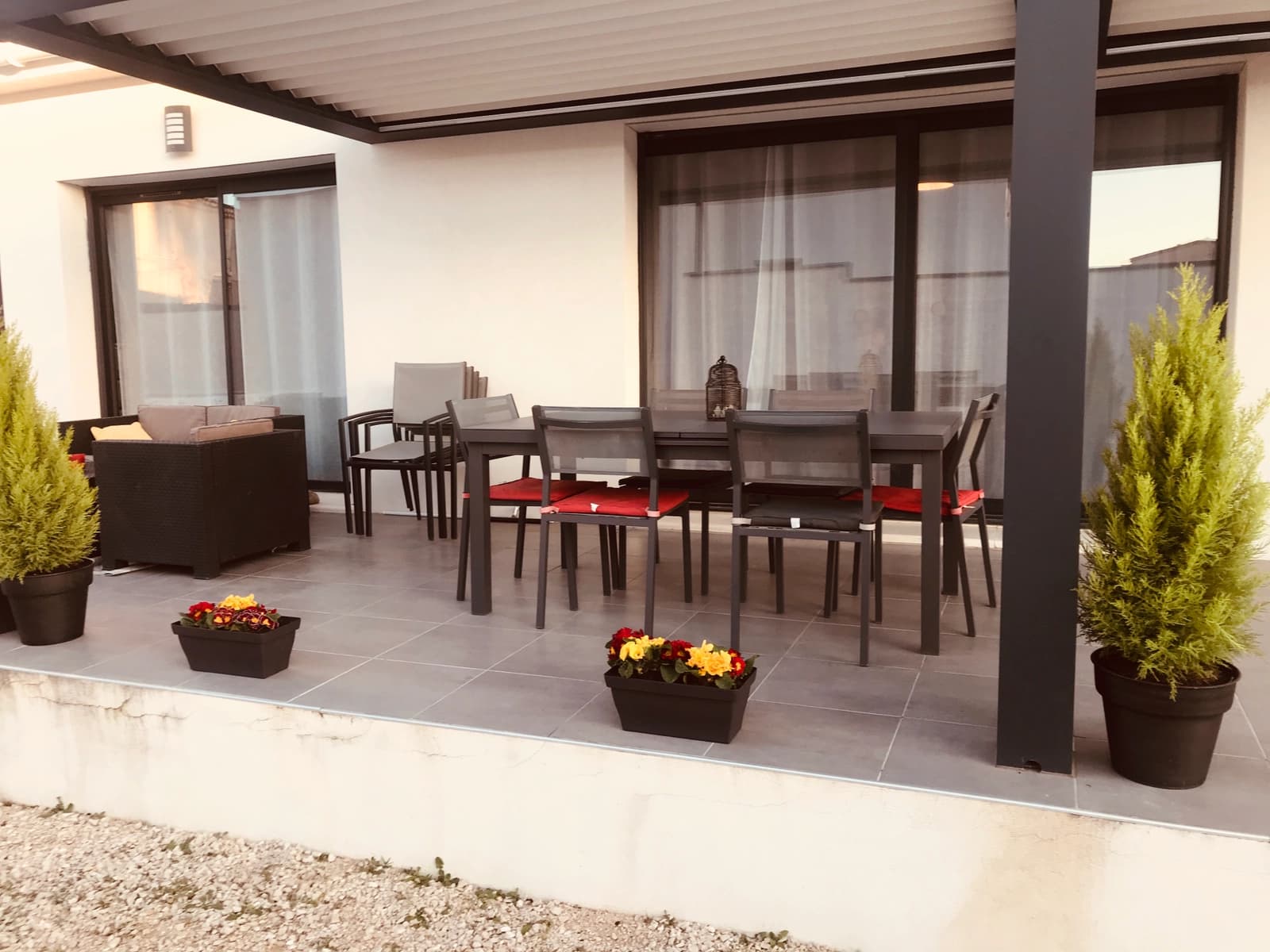 Meeting room in New house with large living room - 1