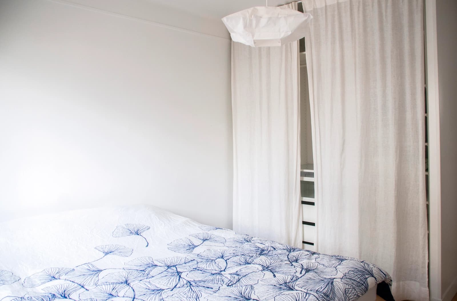 Bedroom in Light and calm at the foot of the Canal Saint-Martin - 1