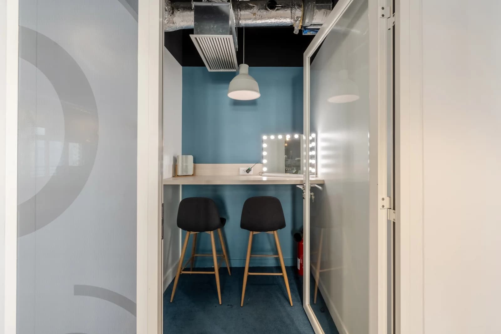 Space TV/Video studio and set - Le Talk - 4
