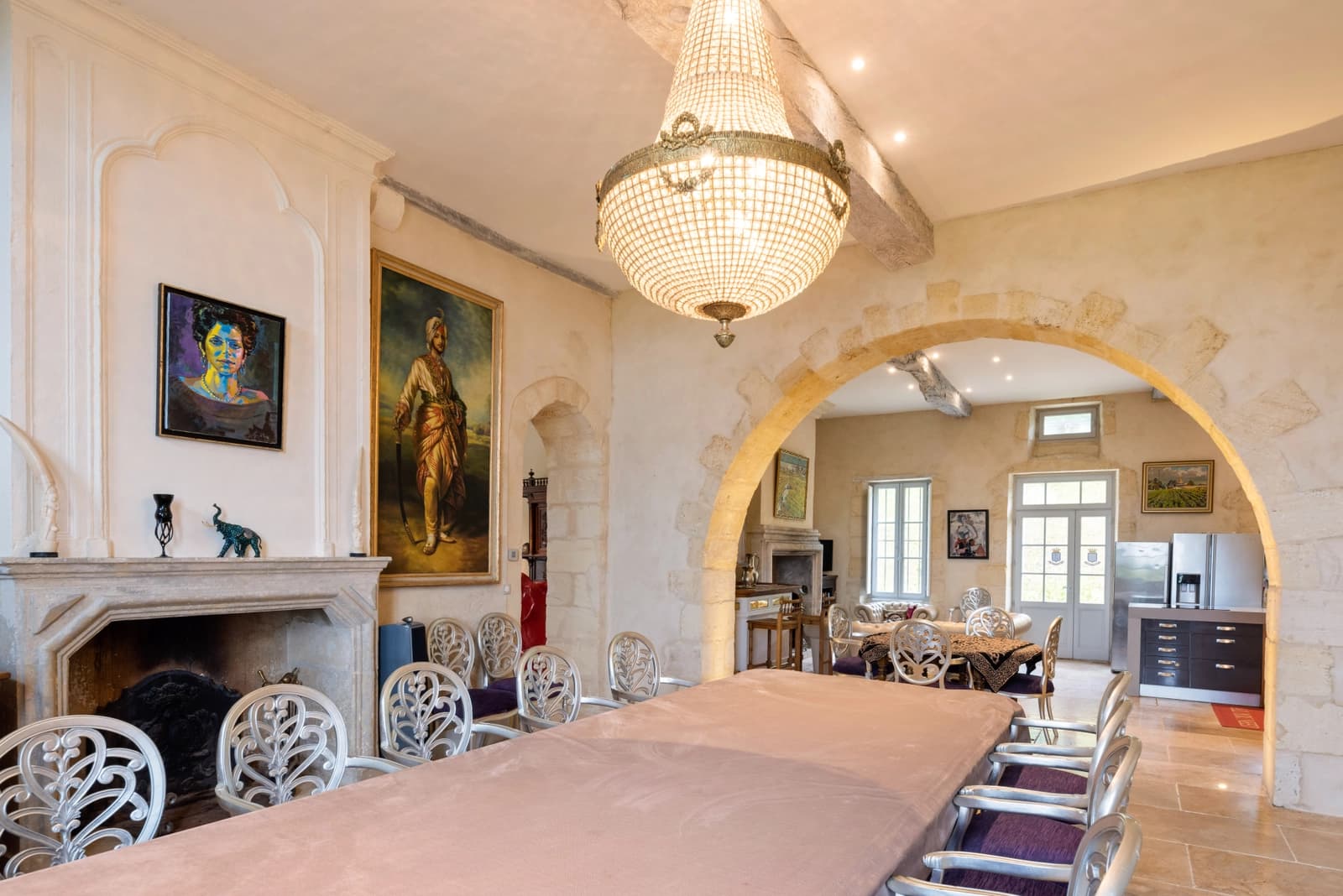 Salle de réunion dans Domaine viticole avec son château historique du XIIe - 1