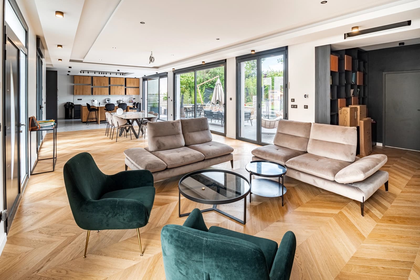 Salon dans Villa avec espace de jeux convivial et piscine - 0