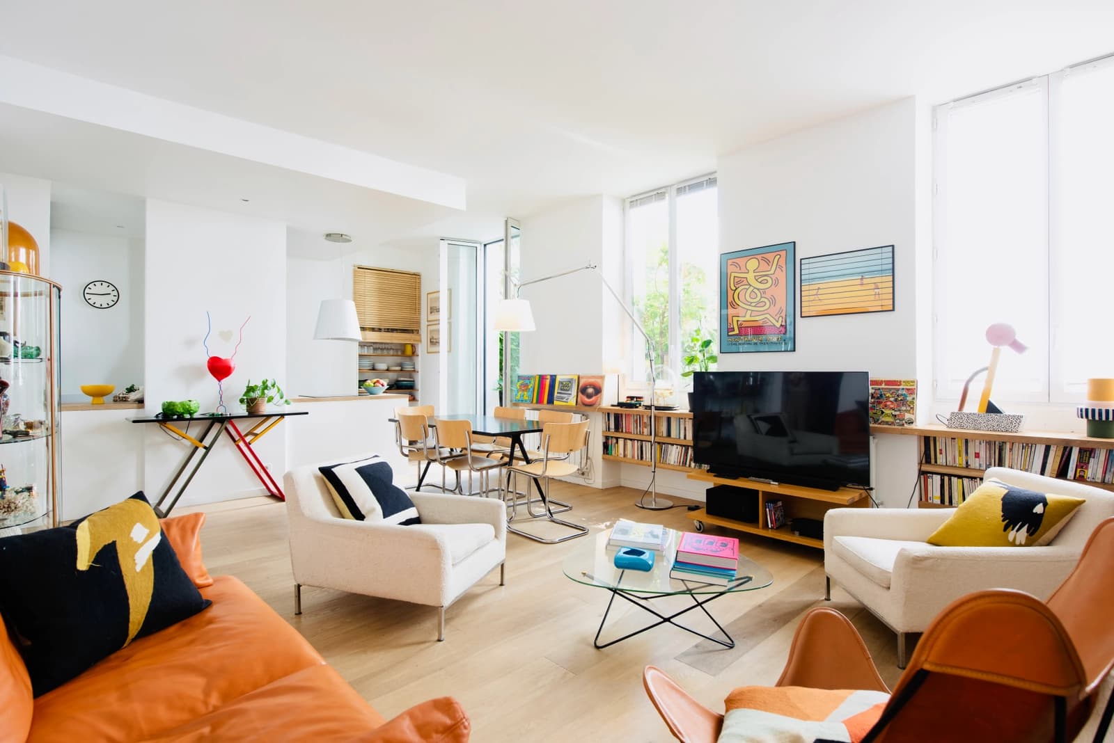 Salon dans Loft paisible et clair agrémenté d'une terrasse privée - 1