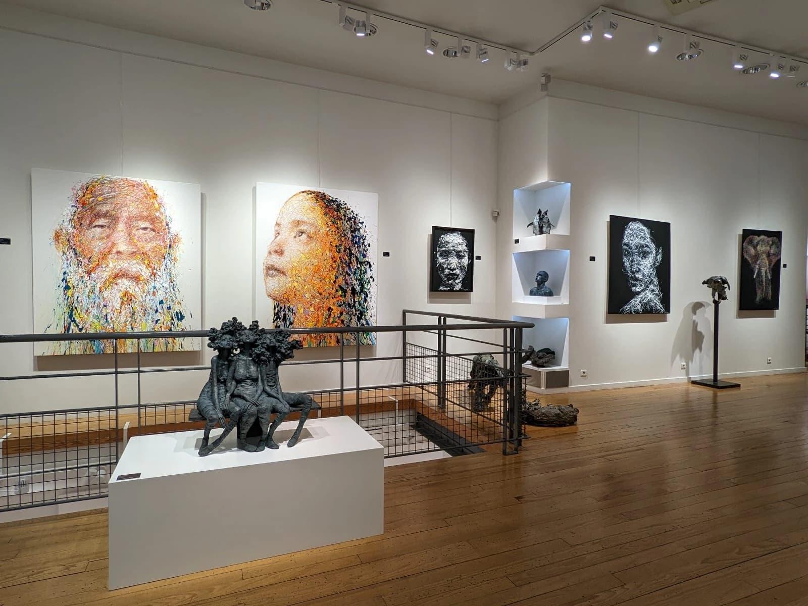 Salon dans Grande galerie d'art en hyper-centre ville - 1