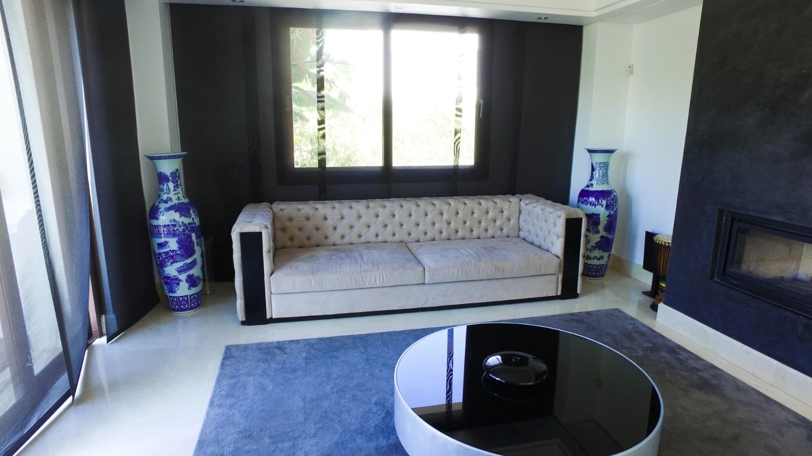 Salon dans Villa haut de gamme: confort et élégance d'exception - 1