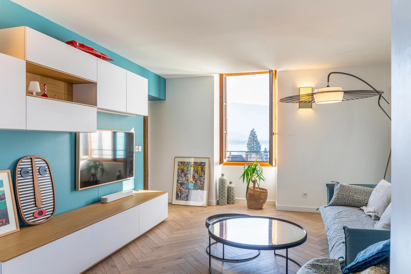 Salon dans Annecy: appartement avec jardin et vue sur le lac - 1