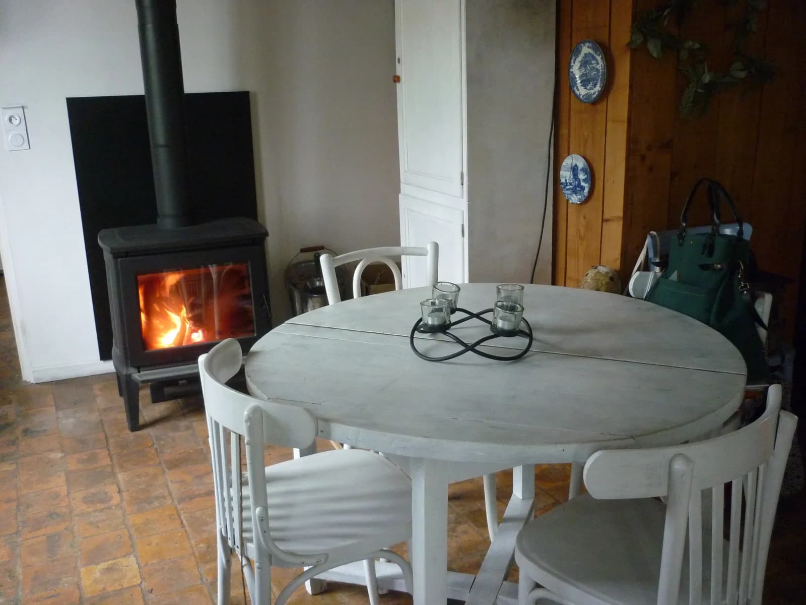 Salle de réunion dans Sous le chaume: un refuge rustique et chaleureux - 1