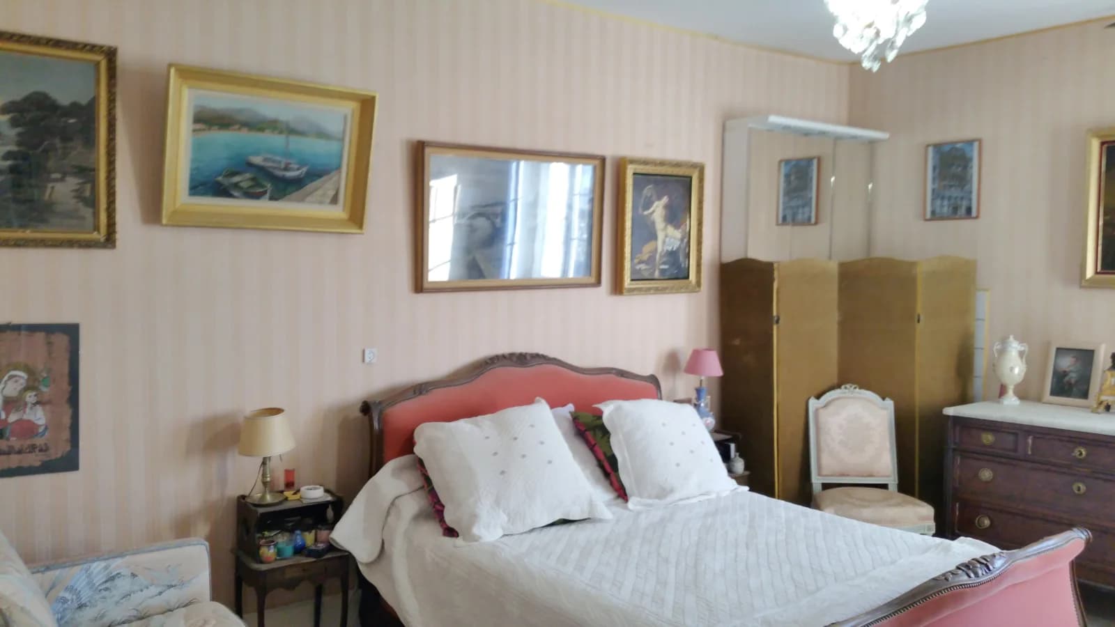 Chambre dans Maison unique avec sa grande salle de cinéma privée - 1